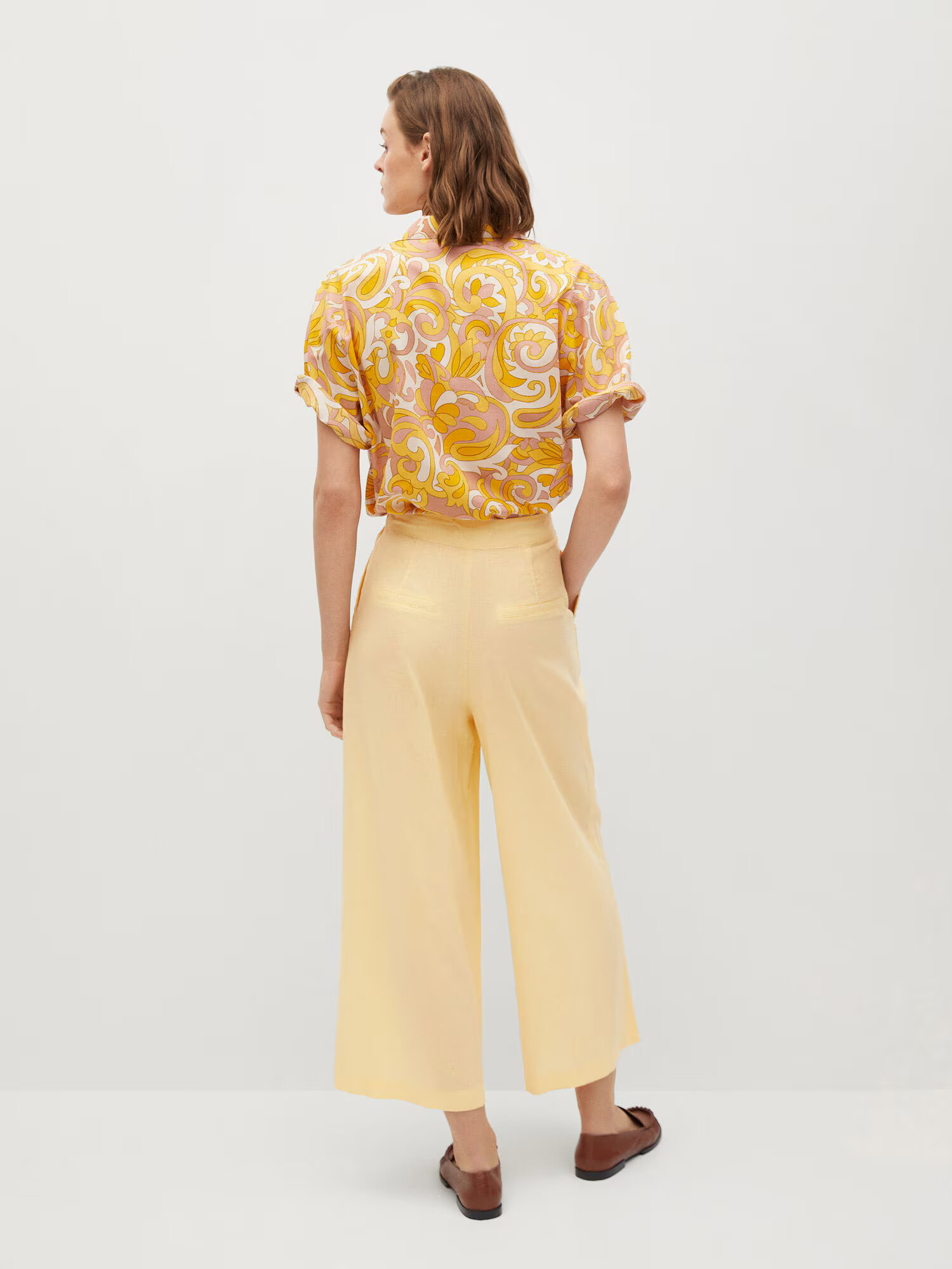 MANGO Pantaloni cutați 'Wave' galben deschis - Pled.ro