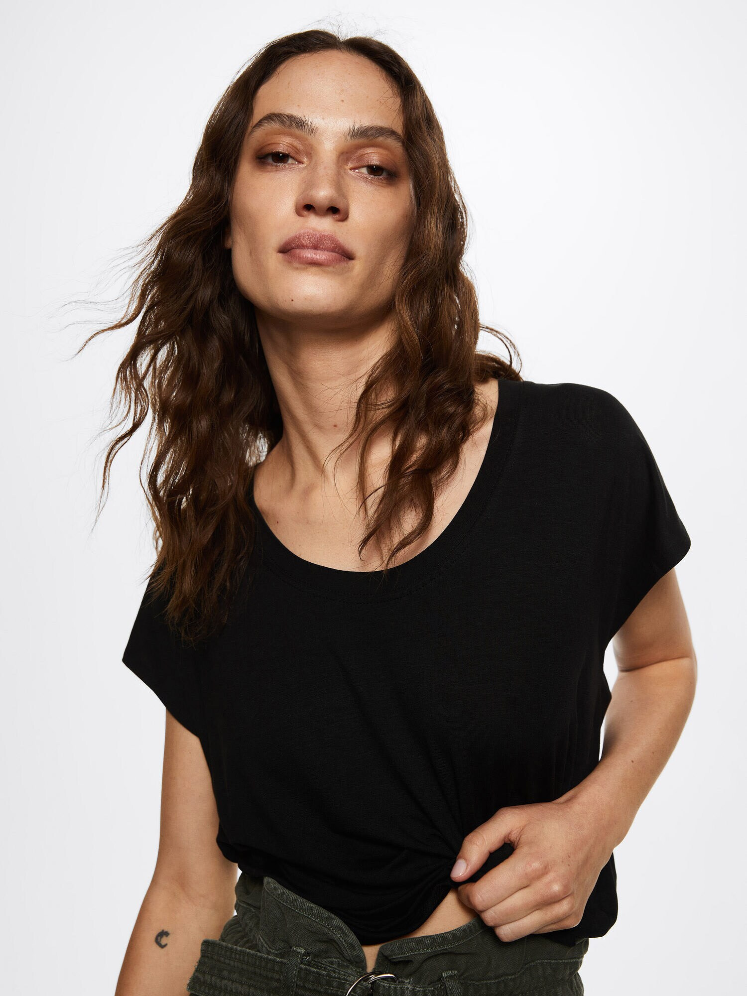 MANGO Tricou 'VISCA' negru - Pled.ro