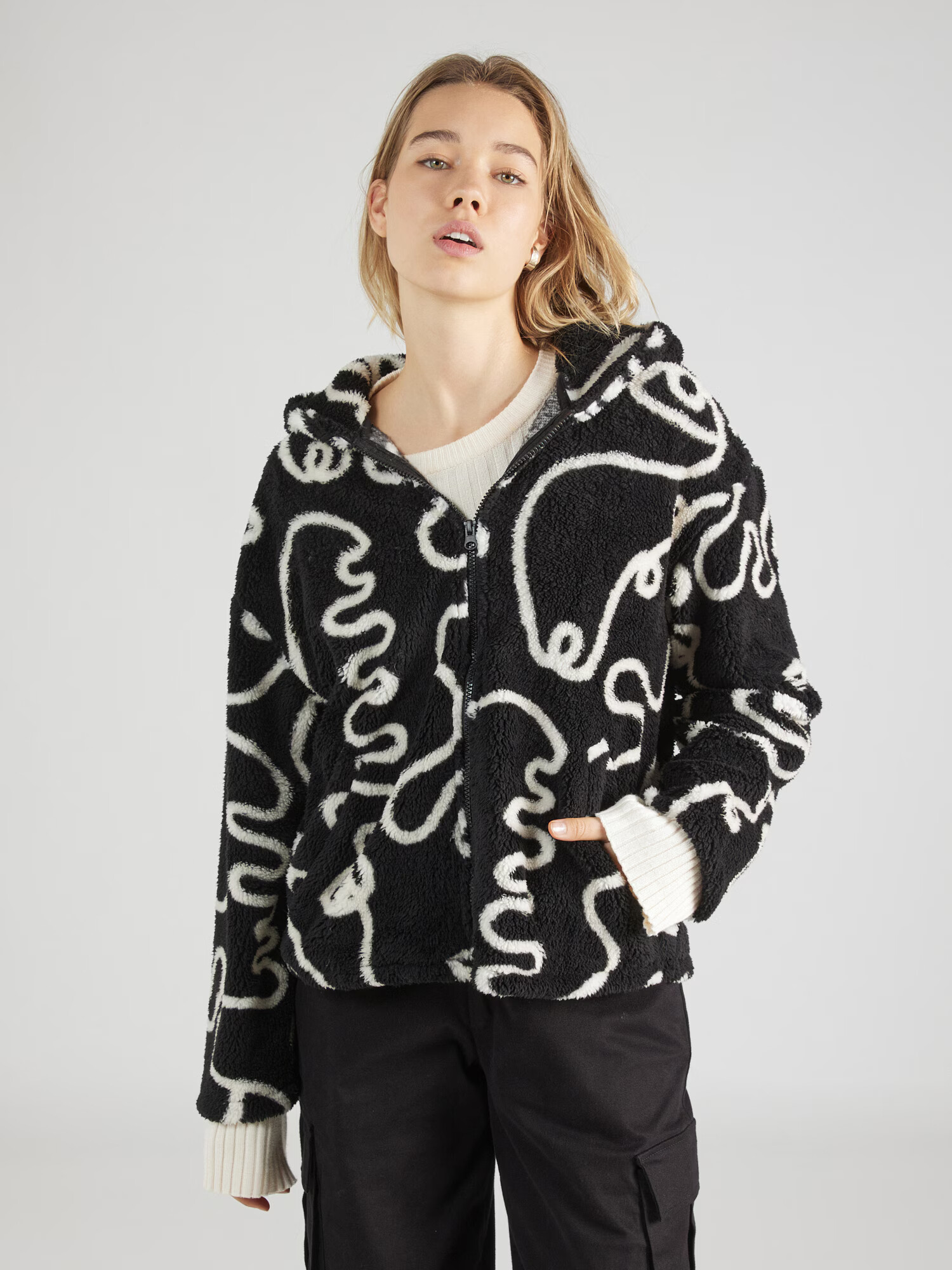 Monki Jachetă fleece negru / alb - Pled.ro