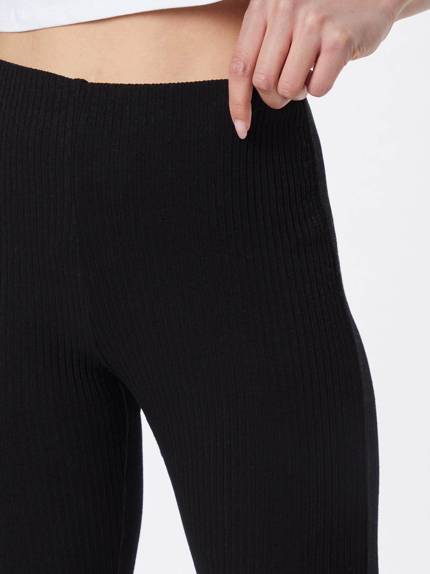 Monki Pantaloni negru - Pled.ro