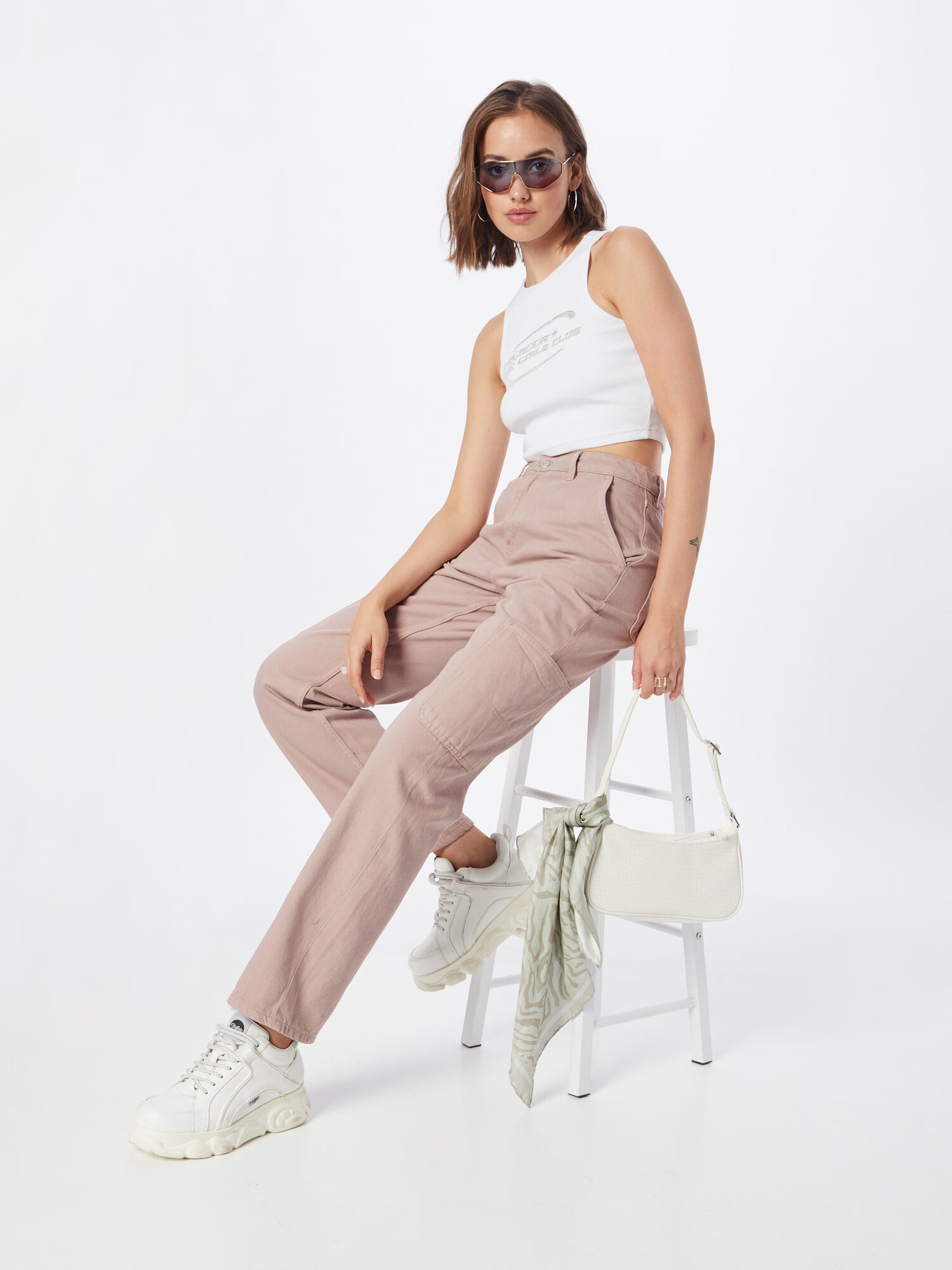 Monki Pantaloni eleganți mauve - Pled.ro