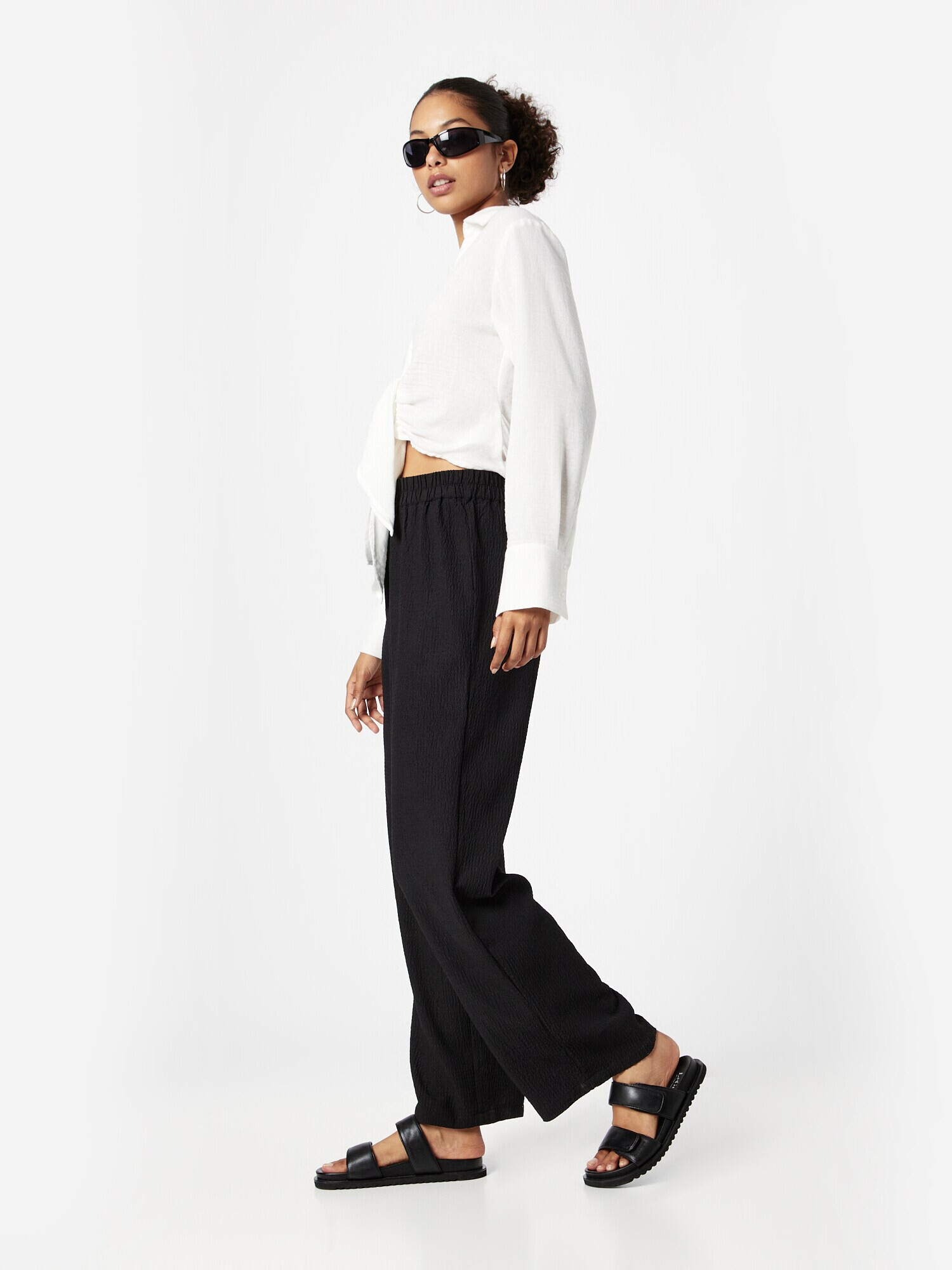 Monki Pantaloni negru - Pled.ro