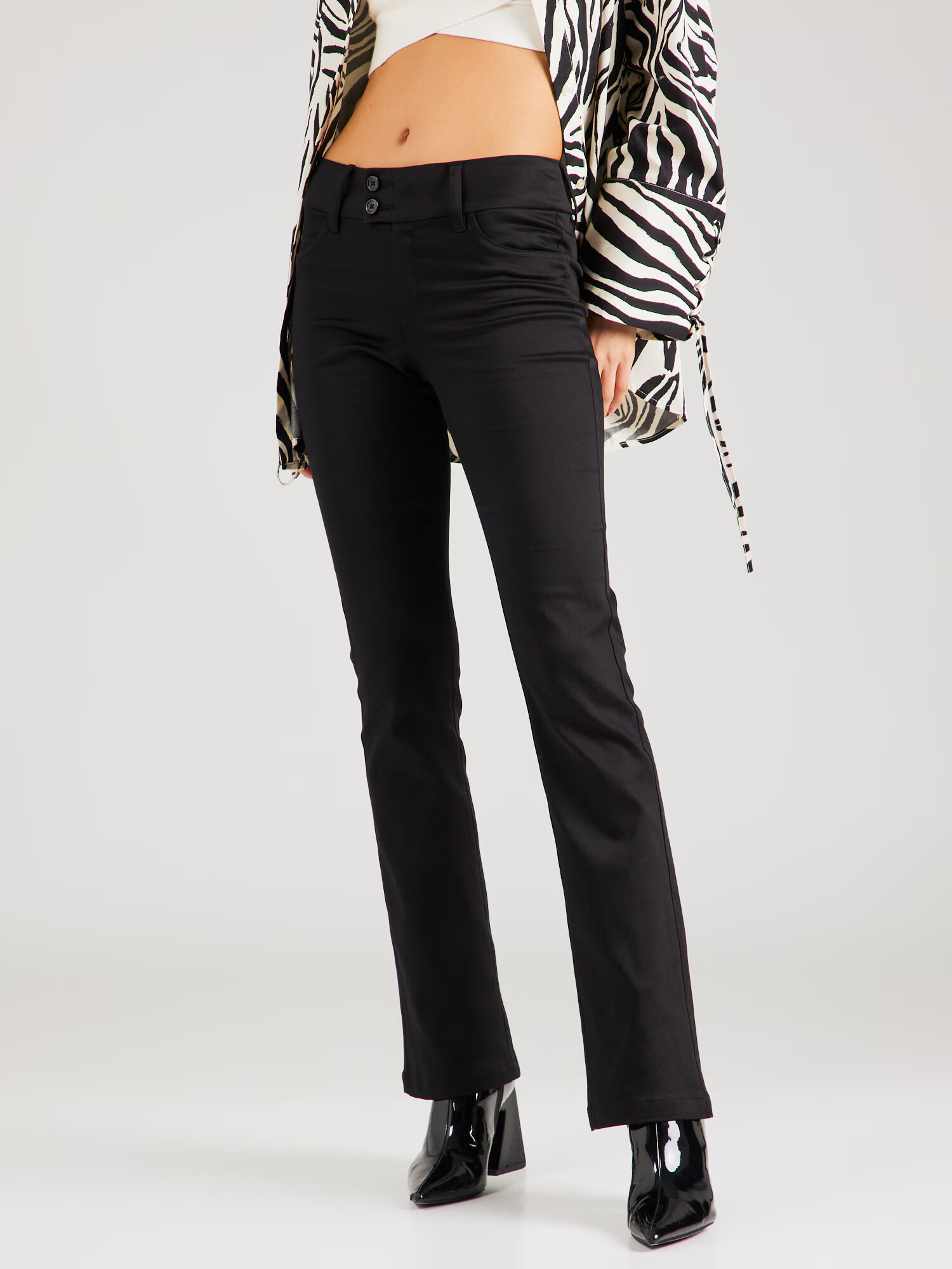 Monki Pantaloni negru - Pled.ro