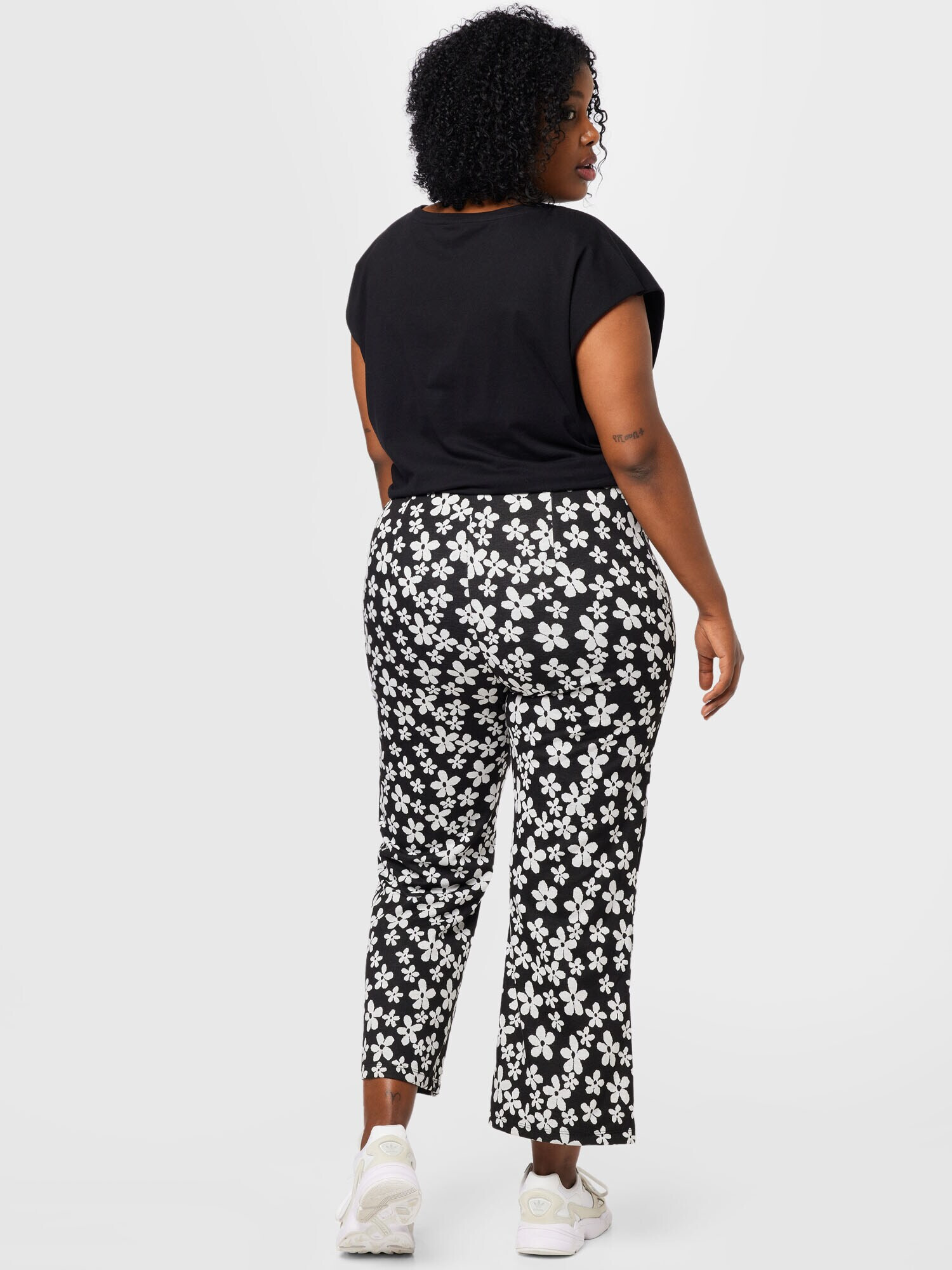 Monki Pantaloni negru / alb - Pled.ro