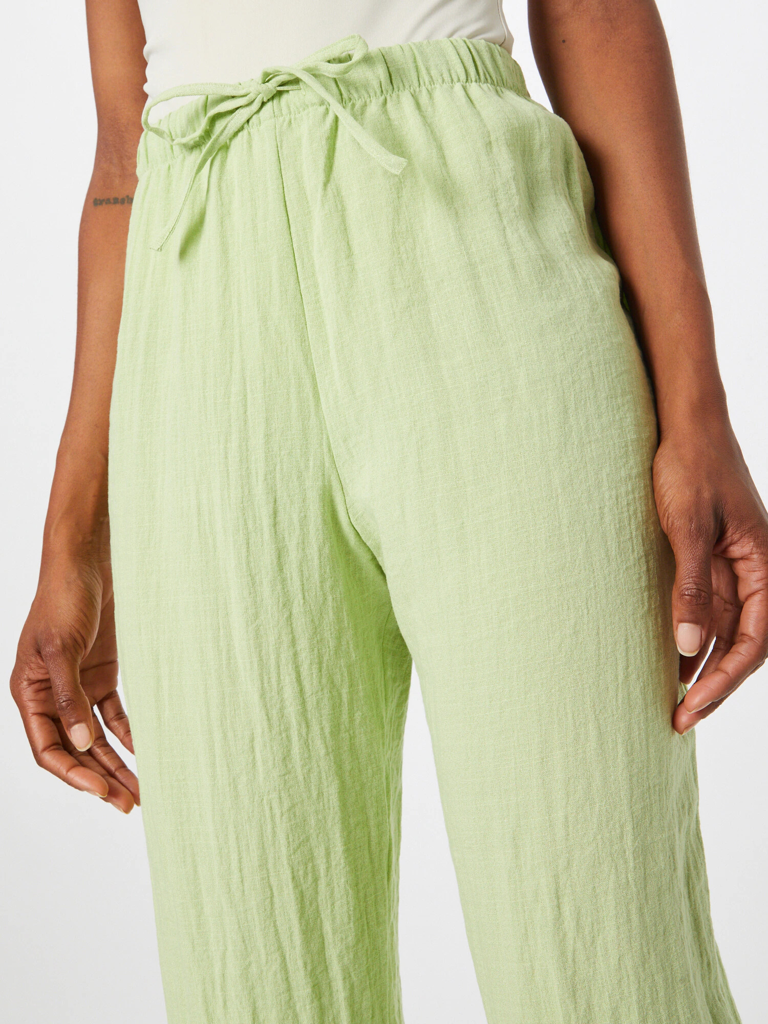 Monki Pantaloni verde pastel - Pled.ro