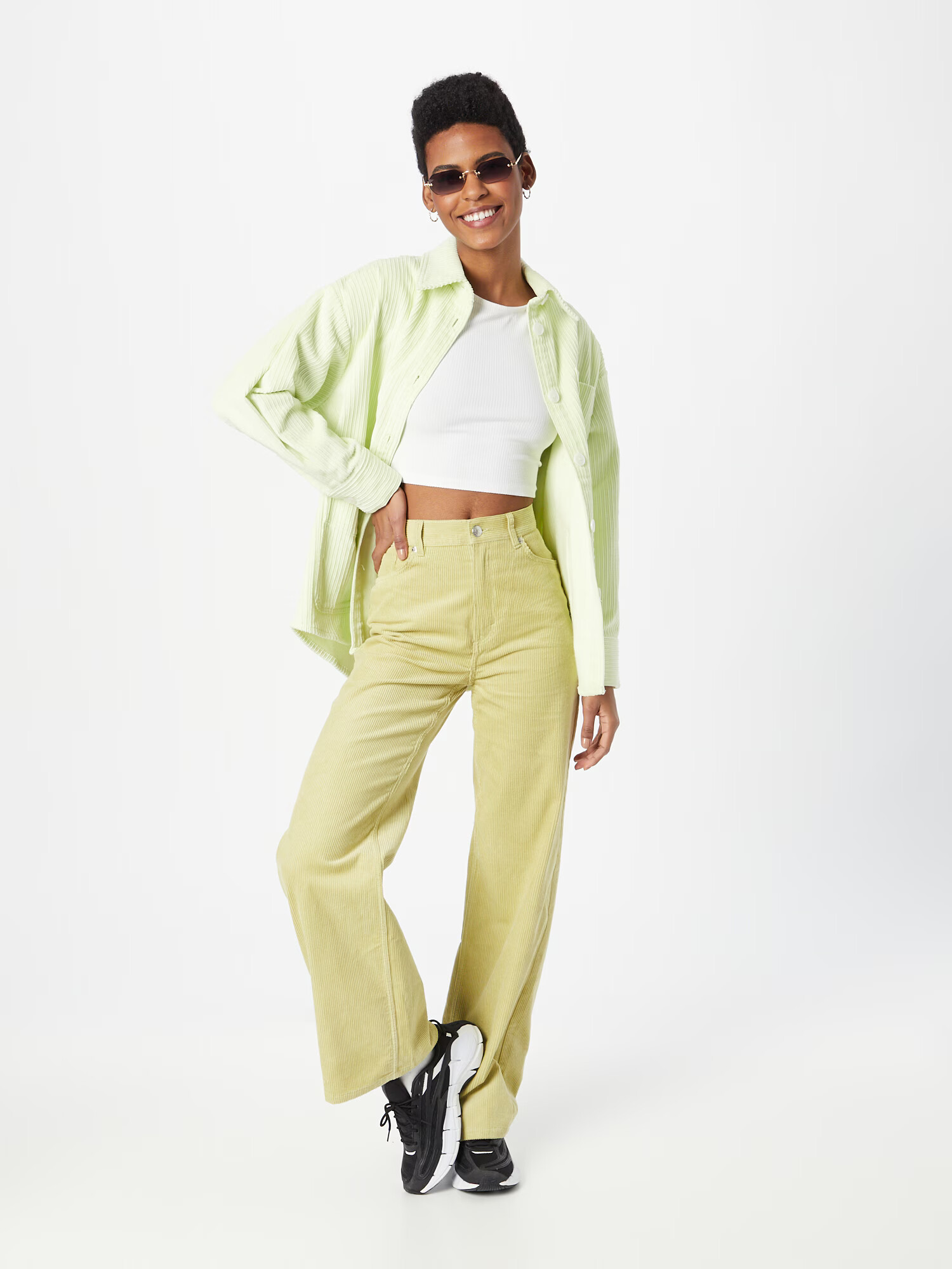 Monki Pantaloni verde deschis - Pled.ro