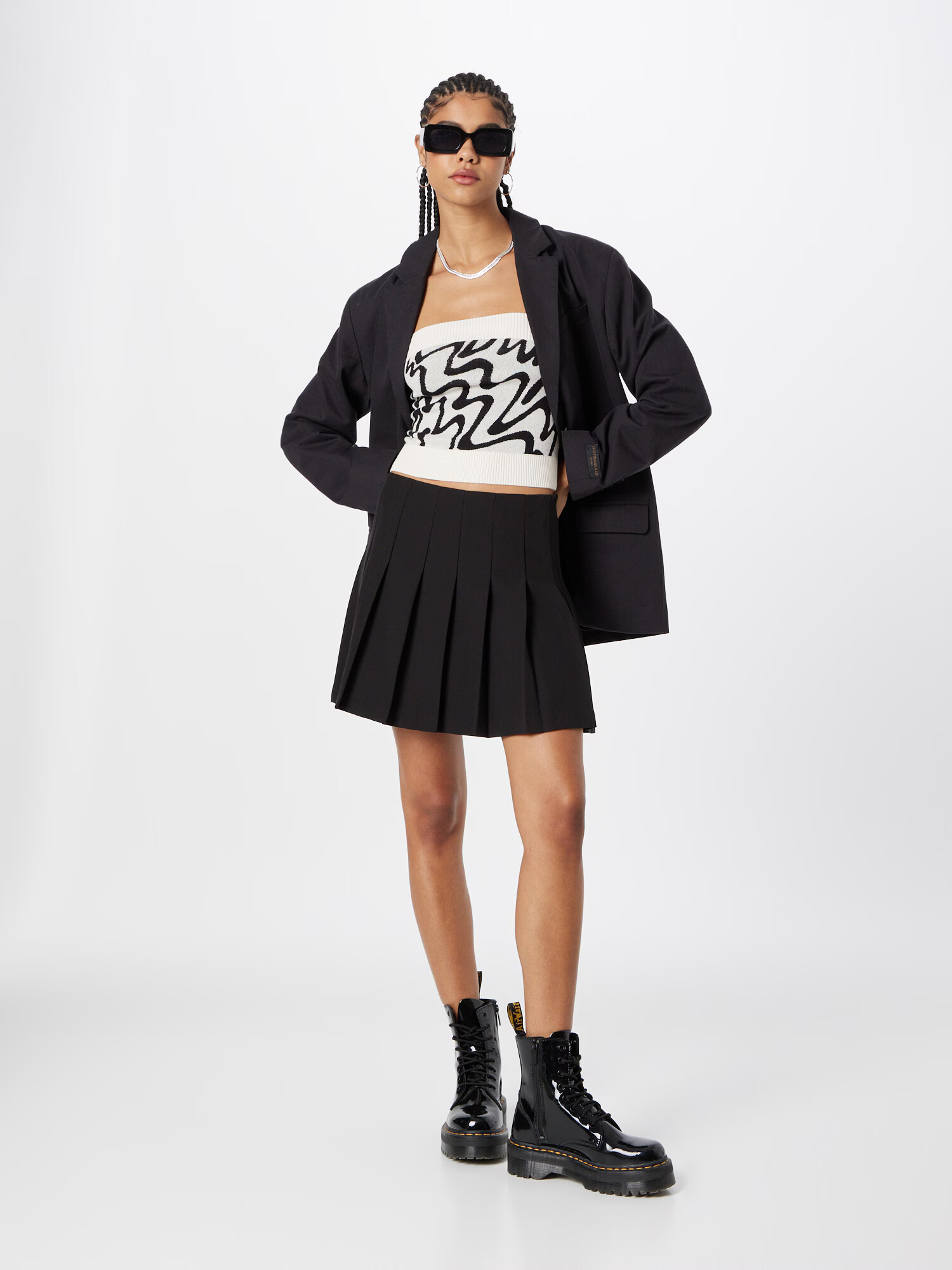 Monki Top brodat negru / alb - Pled.ro