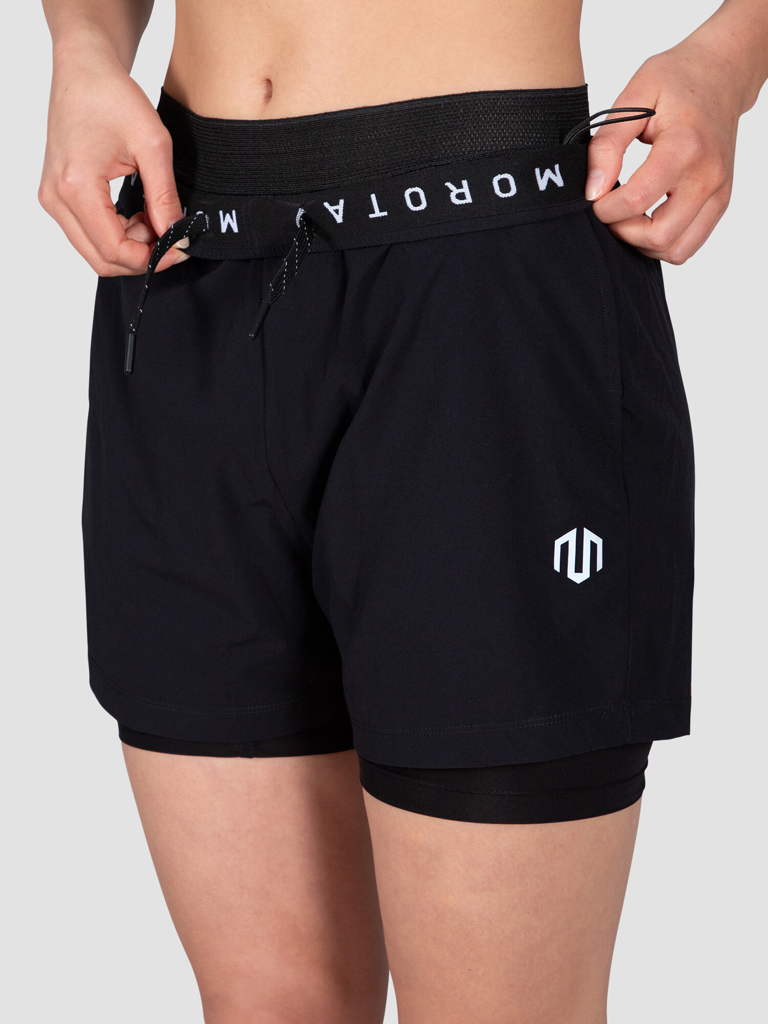 MOROTAI Pantaloni sport ' Kansei Shorts ' gri / negru - Pled.ro