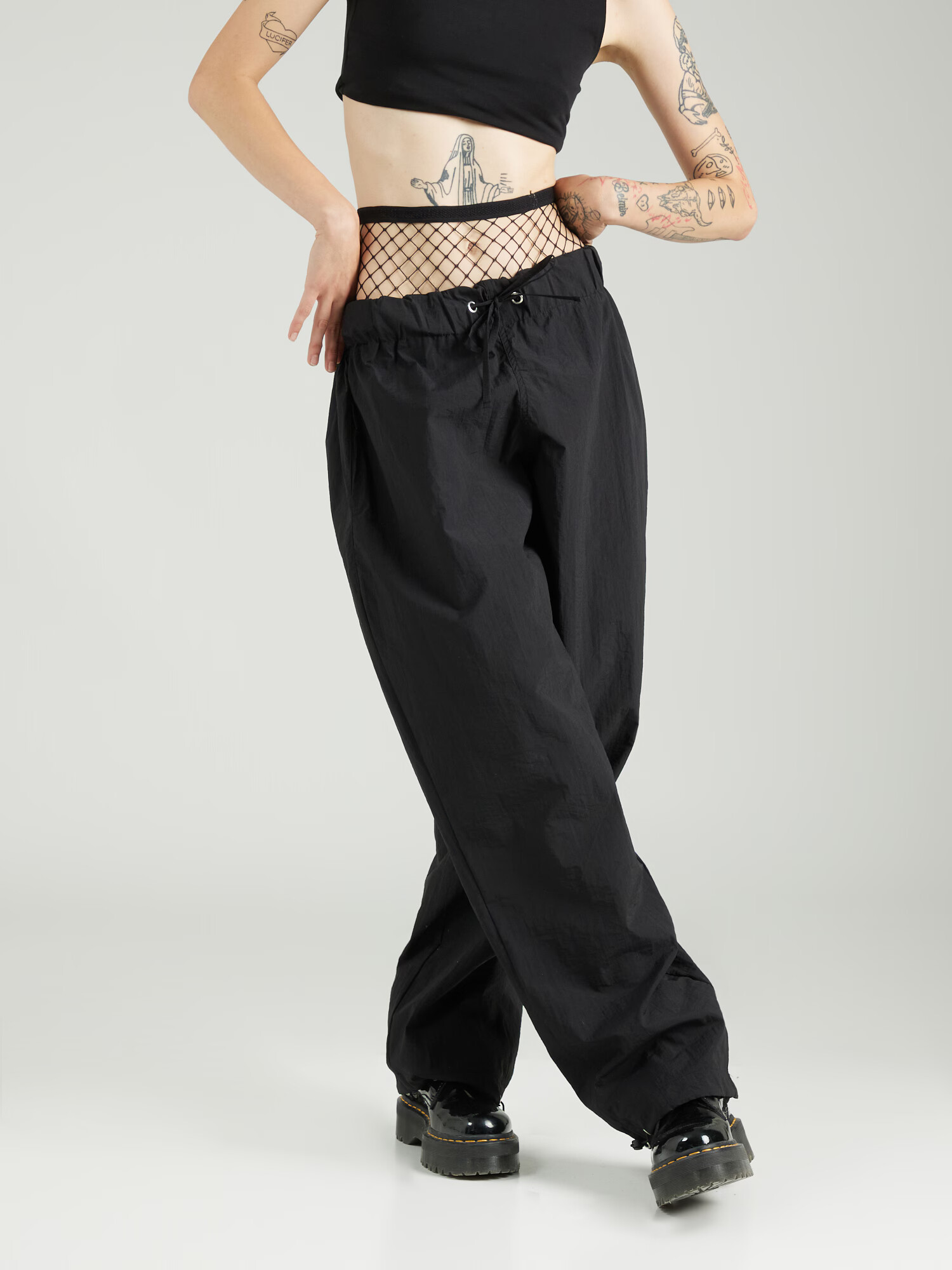 Nasty Gal Pantaloni cu buzunare negru - Pled.ro