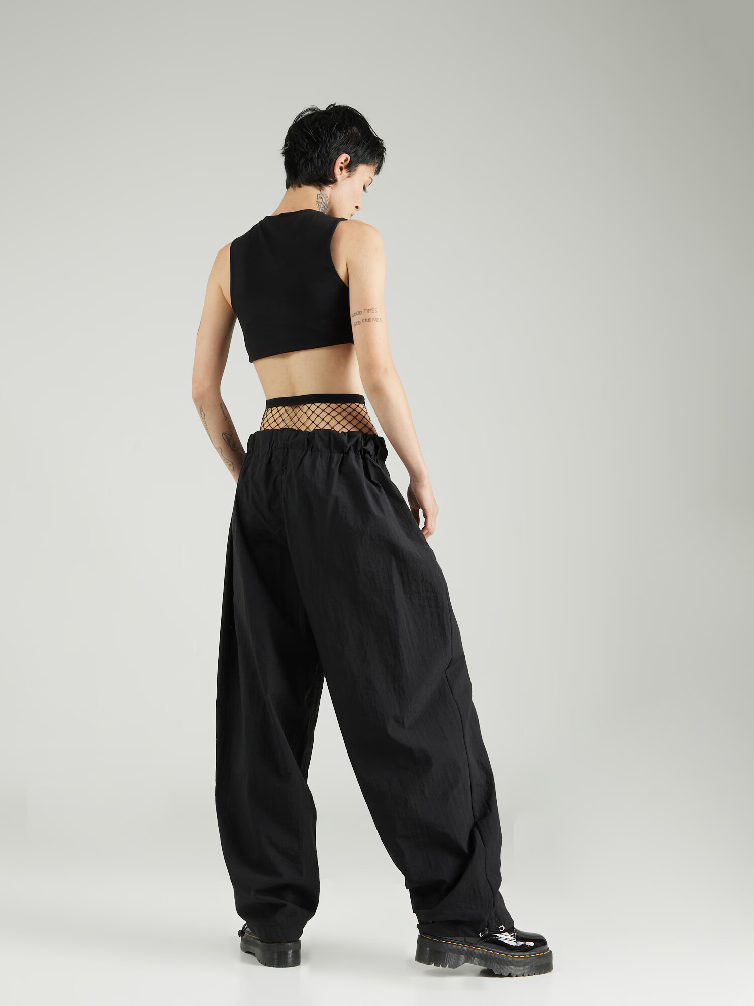 Nasty Gal Pantaloni cu buzunare negru - Pled.ro