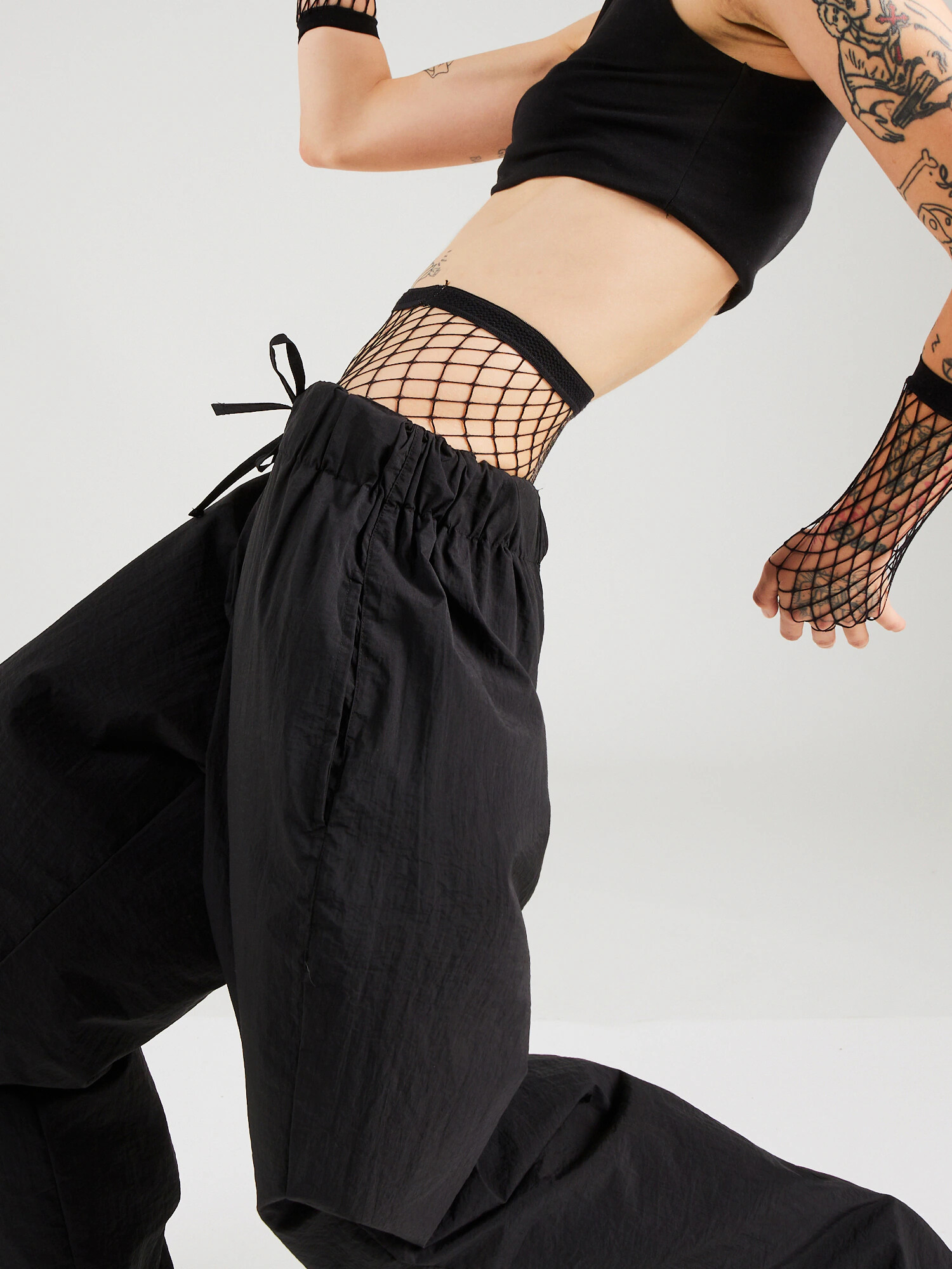 Nasty Gal Pantaloni cu buzunare negru - Pled.ro