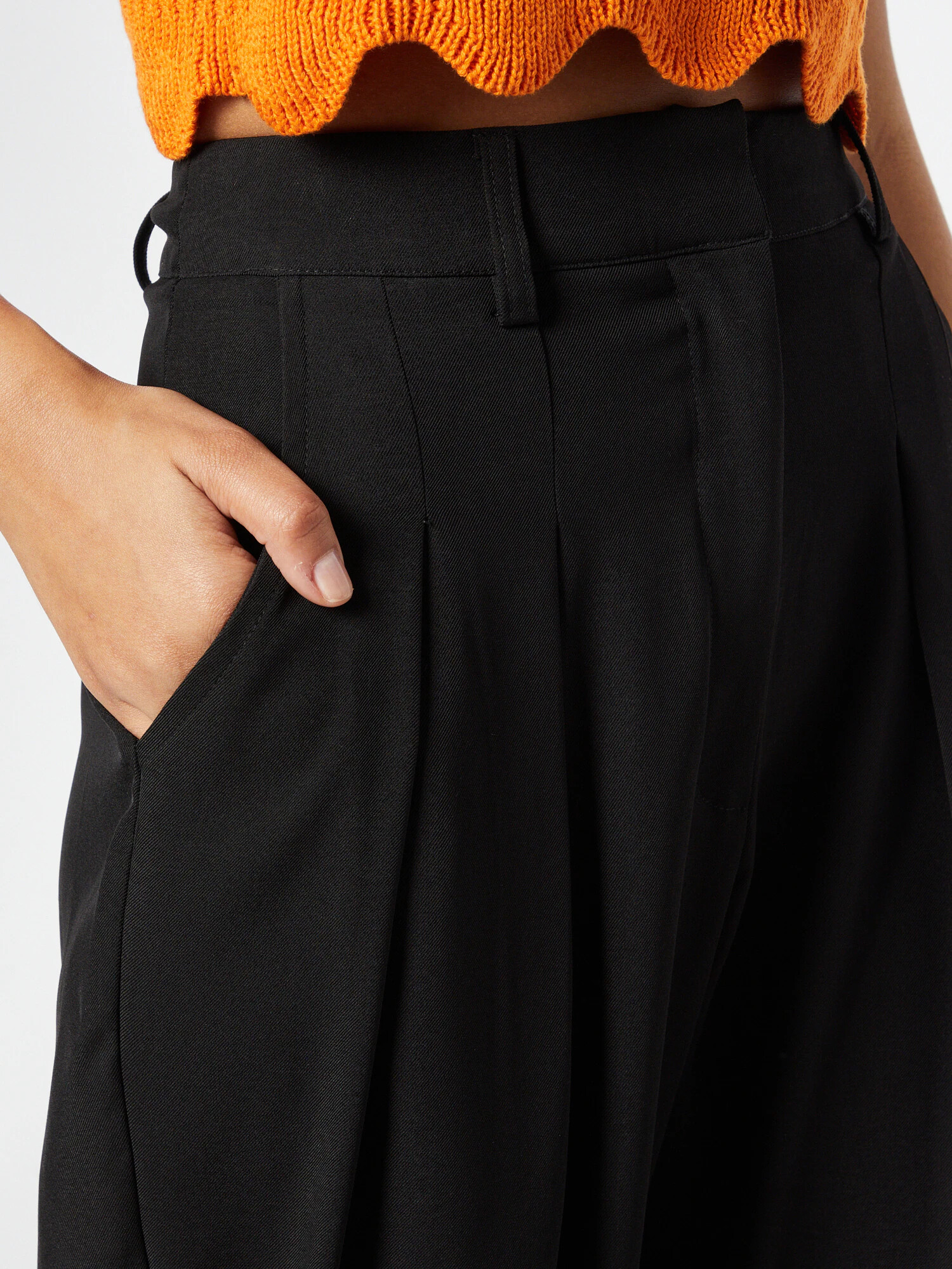 Nasty Gal Pantaloni cutați negru - Pled.ro