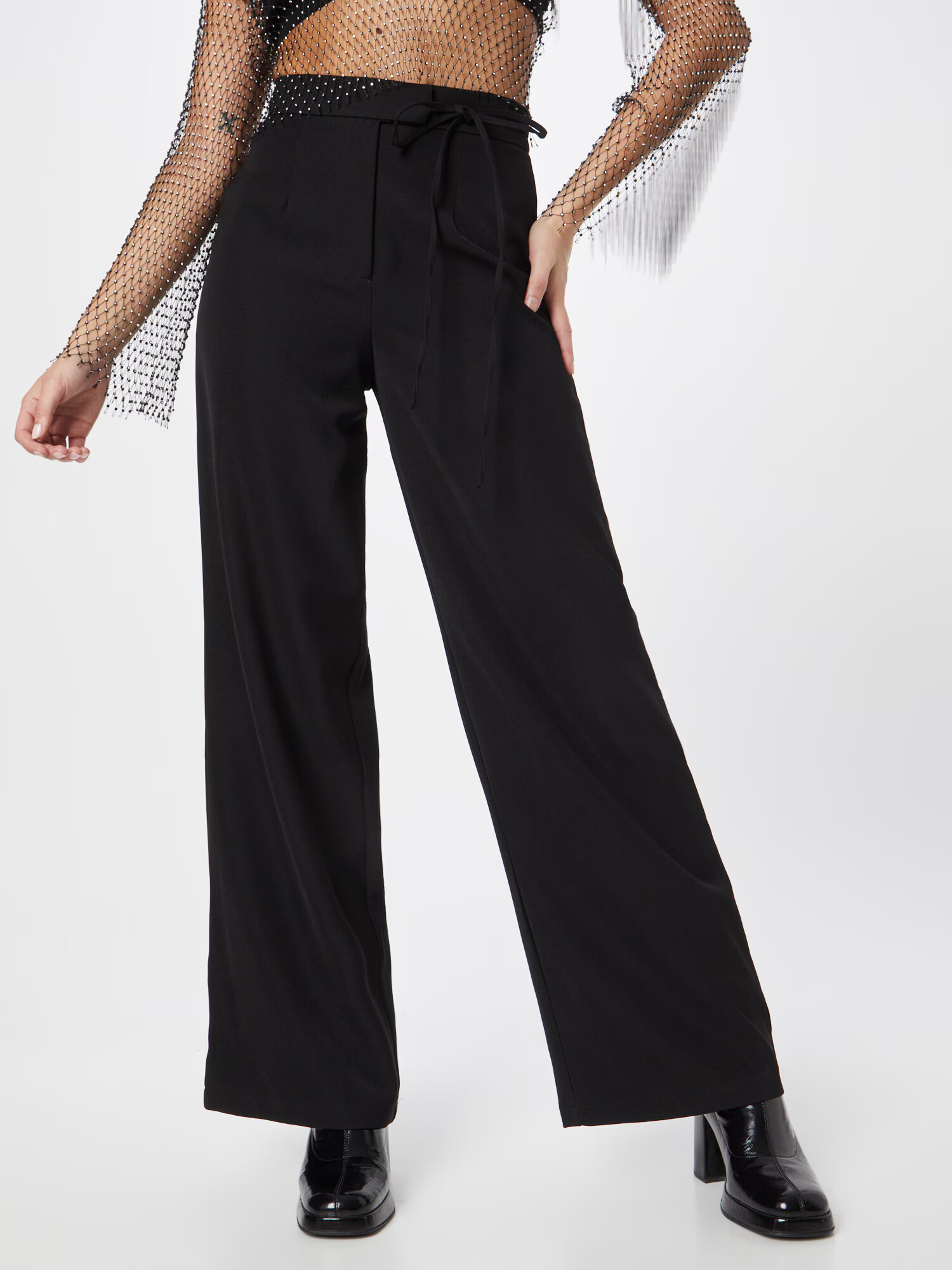 Nasty Gal Pantaloni cutați negru - Pled.ro