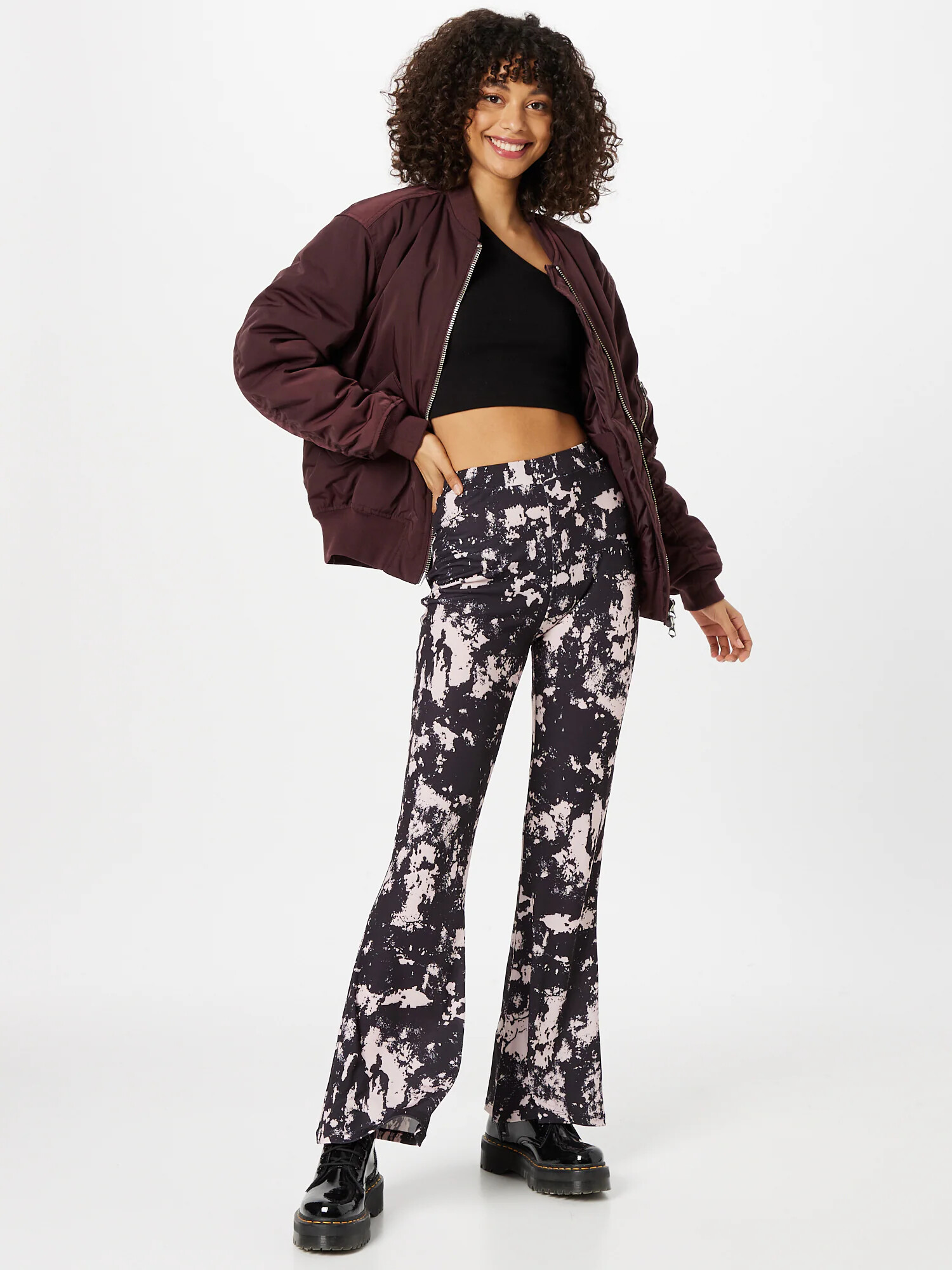 Nasty Gal Pantaloni 'Tie Dye' roz pastel / negru - Pled.ro