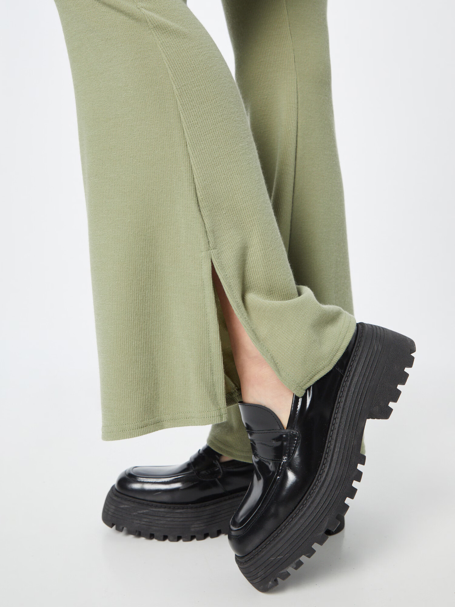 Nasty Gal Pantaloni verde deschis - Pled.ro