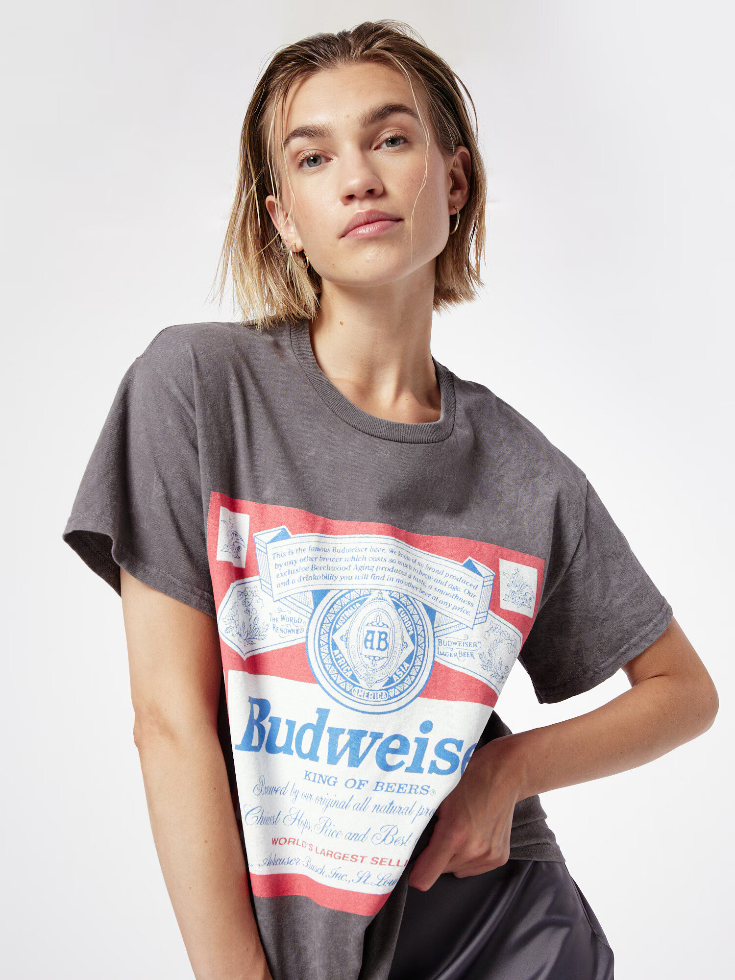 Nasty Gal Tricou 'Budweiser' albastru / gri bazalt / roșu / alb - Pled.ro