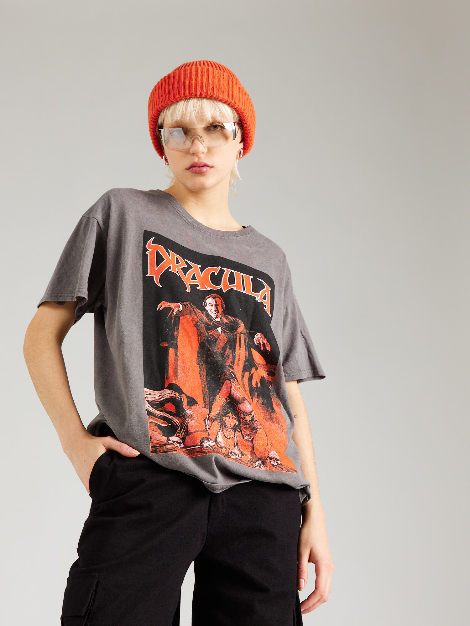 Nasty Gal Tricou 'Dracula' gri metalic / portocaliu / negru - Pled.ro