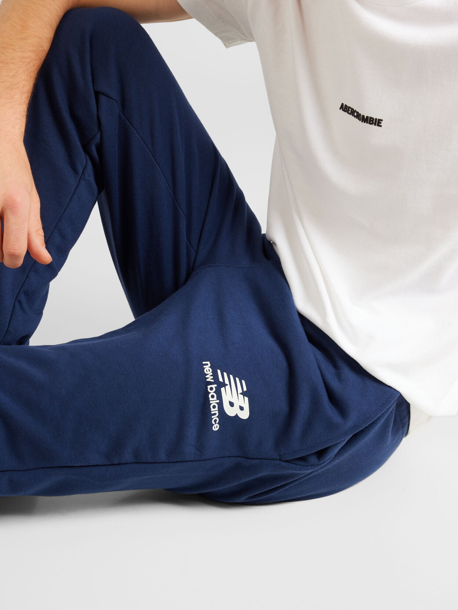 new balance Pantaloni 'Essentials' bleumarin / alb - Pled.ro