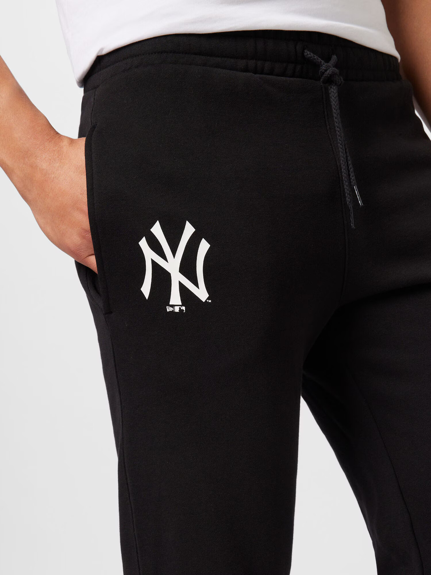 NEW ERA Pantaloni negru / alb - Pled.ro