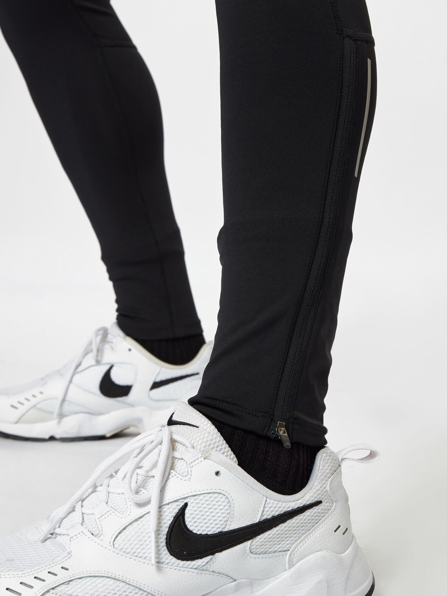 NIKE Pantaloni sport 'Challenger' negru / alb - Pled.ro