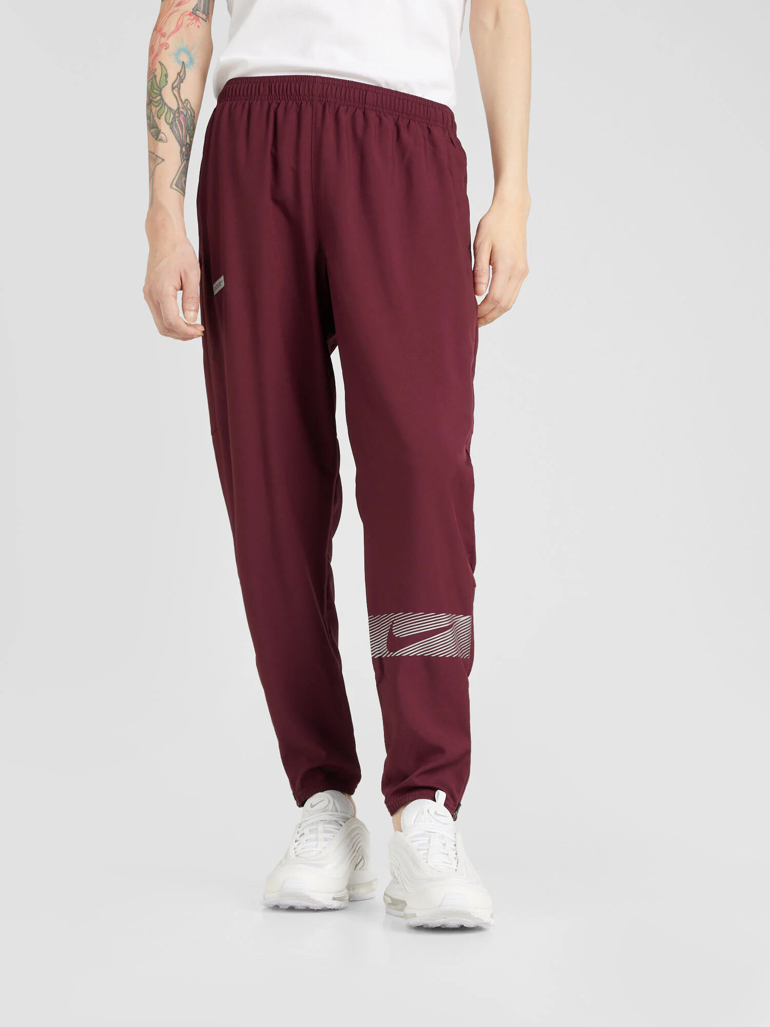 NIKE Pantaloni sport 'FLSH CHLLGR' gri argintiu / roșu vin / alb murdar - Pled.ro