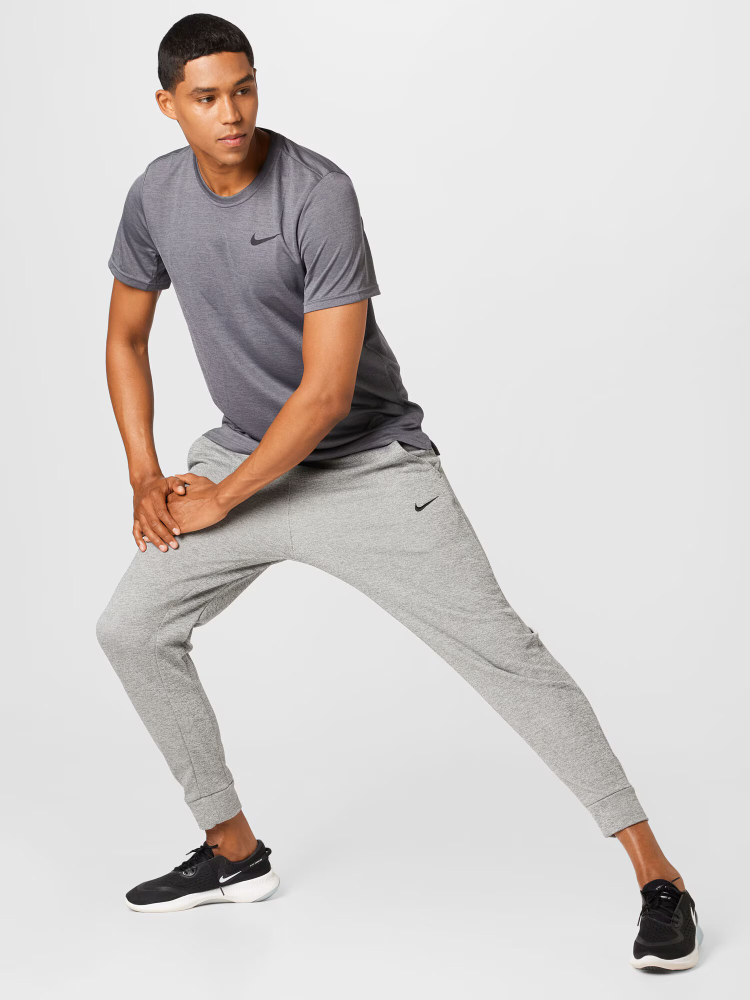 NIKE Pantaloni sport gri / negru - Pled.ro