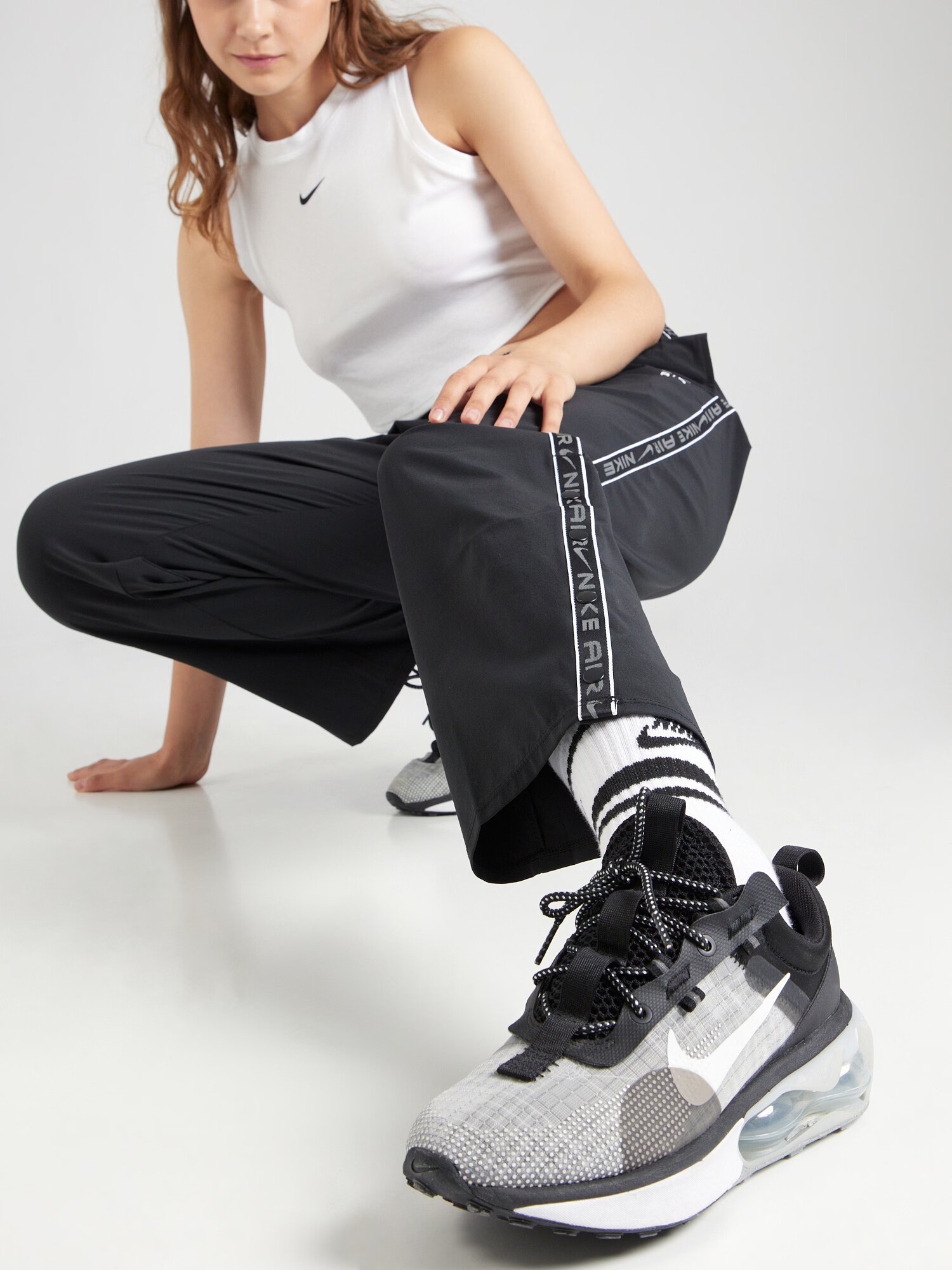 NIKE Pantaloni sport gri / negru / alb - Pled.ro