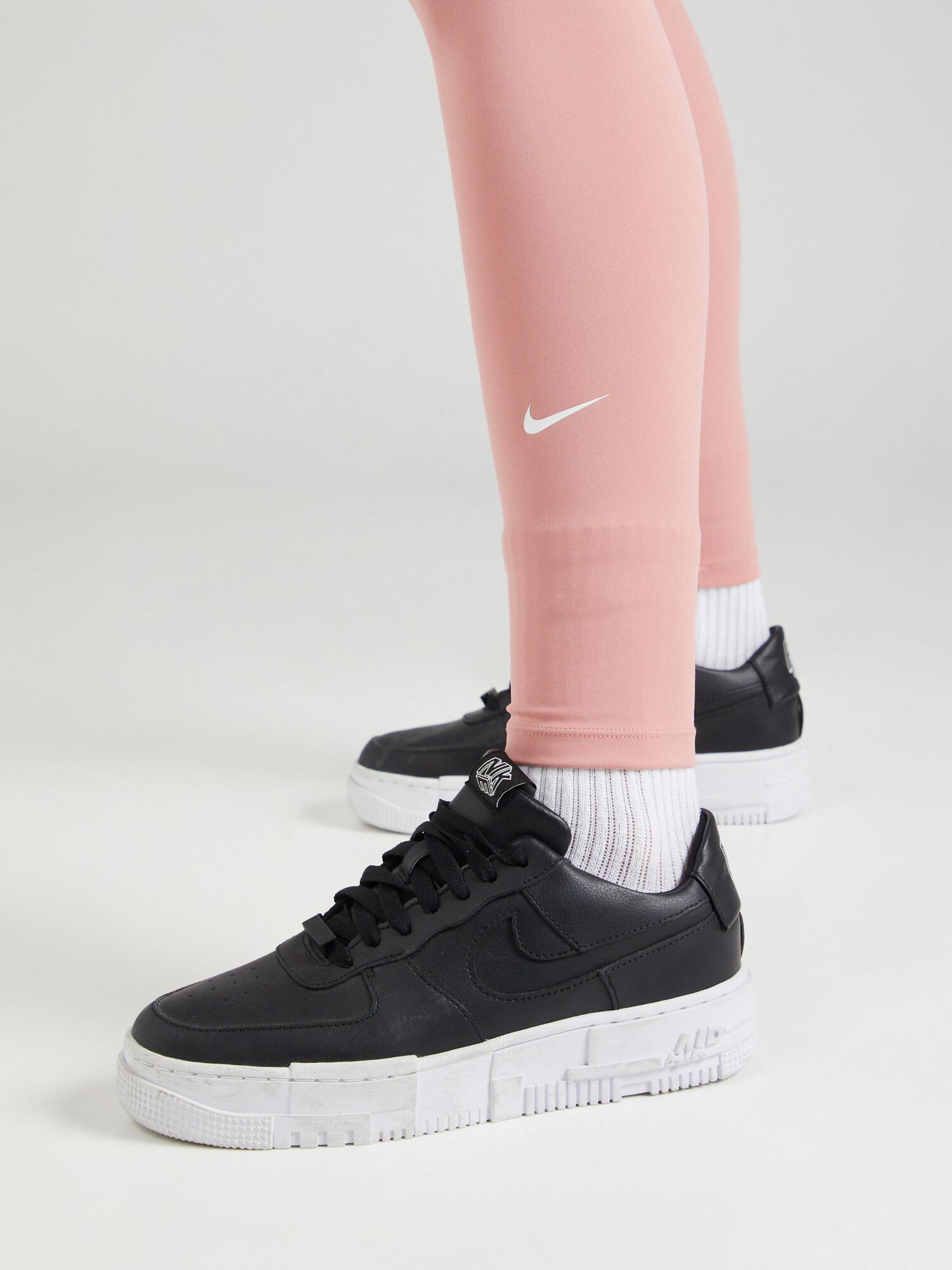 NIKE Pantaloni sport 'One' roșu pastel / alb - Pled.ro