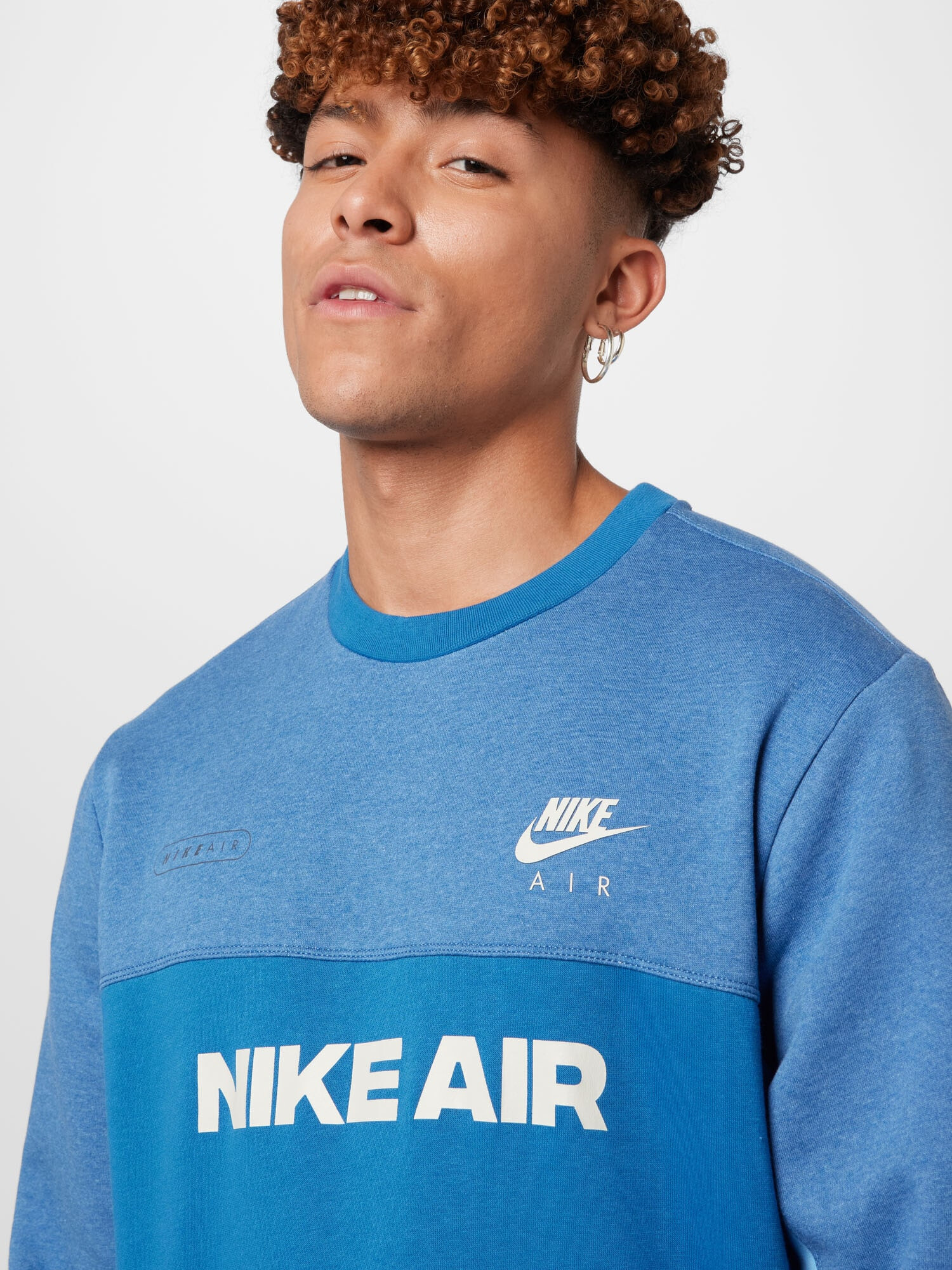 Nike Sportswear Bluză de molton albastru fumuriu / azuriu / alb - Pled.ro