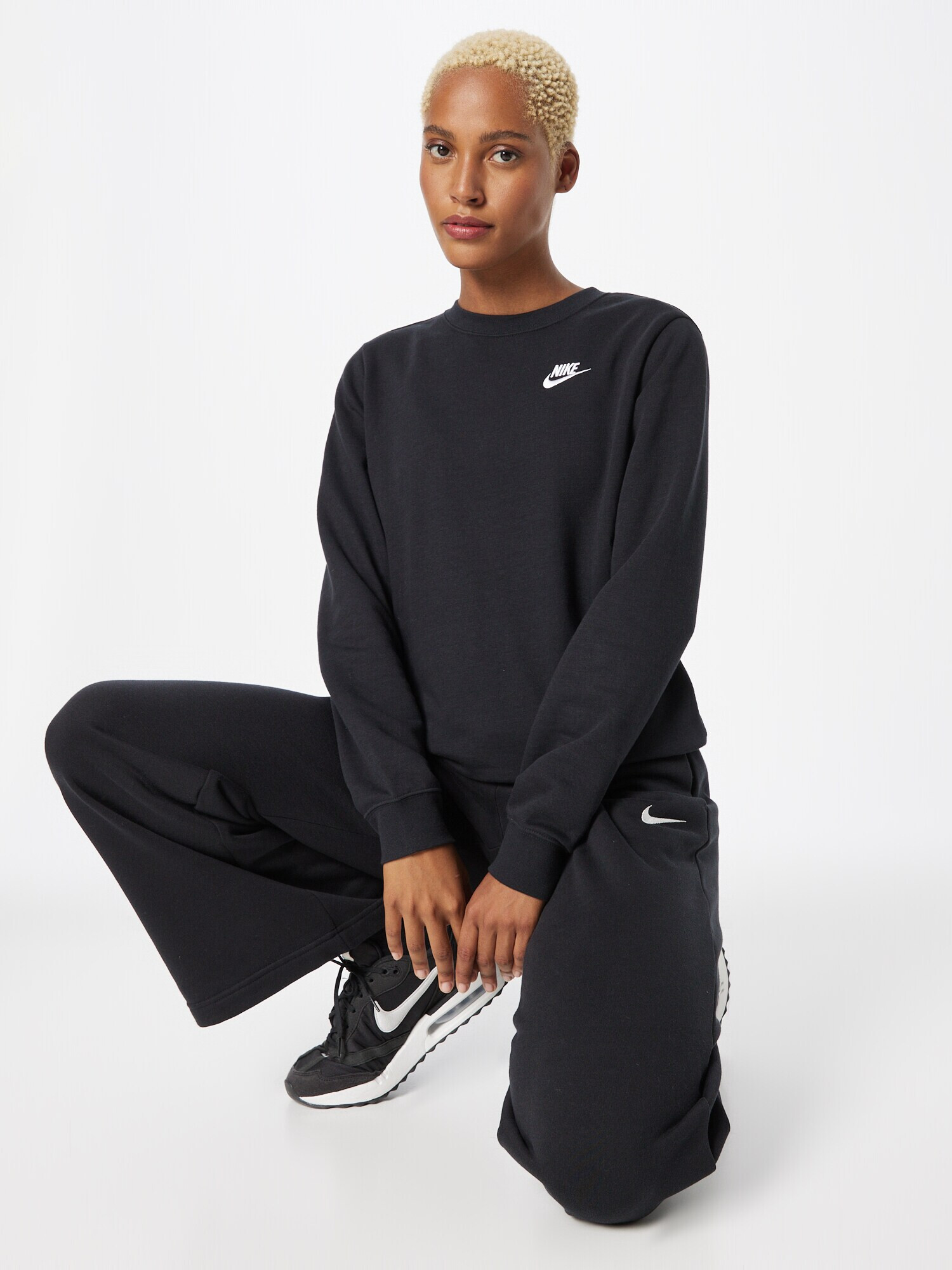 Nike Sportswear Bluză de molton 'Club Fleece' negru / alb - Pled.ro