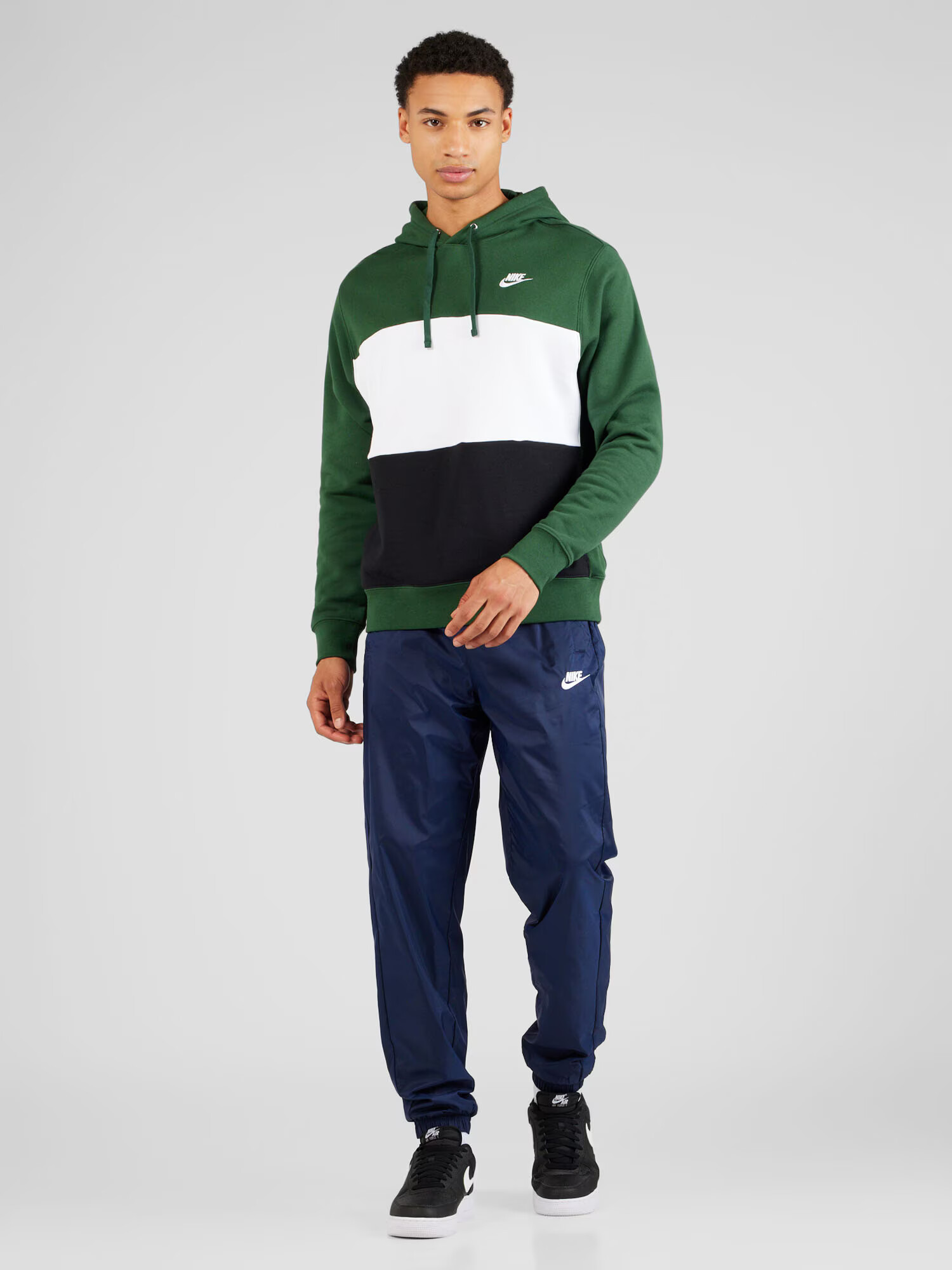 Nike Sportswear Bluză de molton verde / negru / alb - Pled.ro