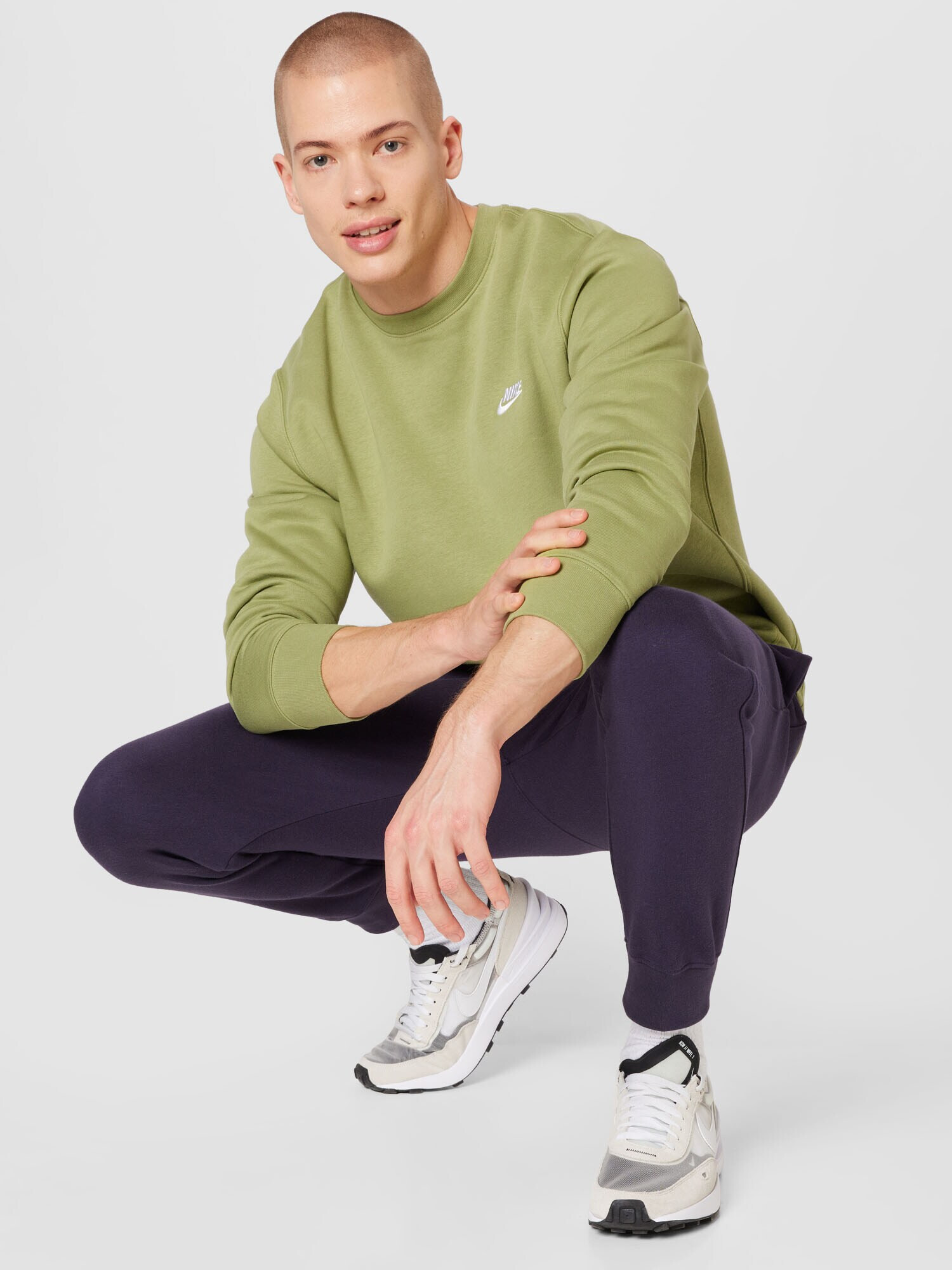 Nike Sportswear Bluză de molton 'Club Fleece' verde stuf / alb - Pled.ro