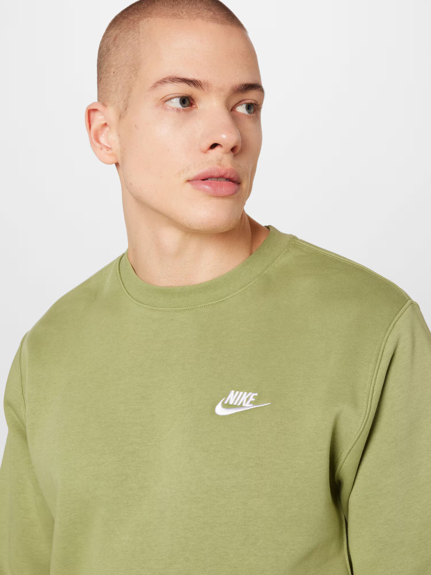 Nike Sportswear Bluză de molton 'Club Fleece' verde stuf / alb - Pled.ro