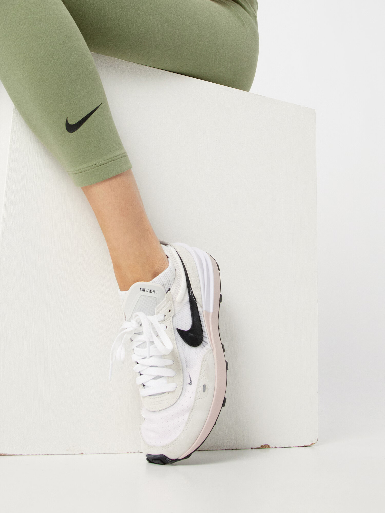 Nike Sportswear Leggings verde deschis / negru - Pled.ro