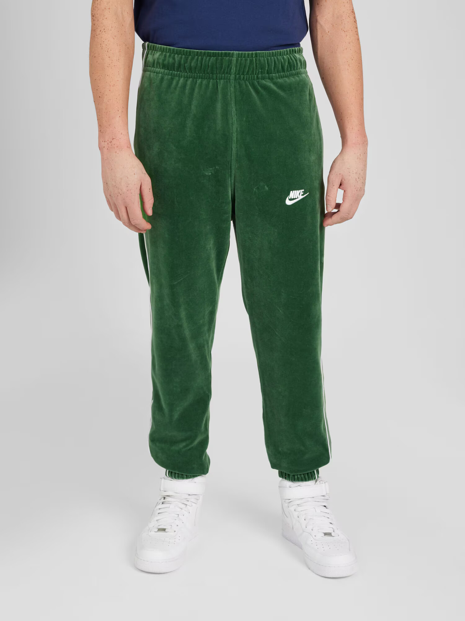 Nike Sportswear Pantaloni 'CLUB' verde / alb - Pled.ro