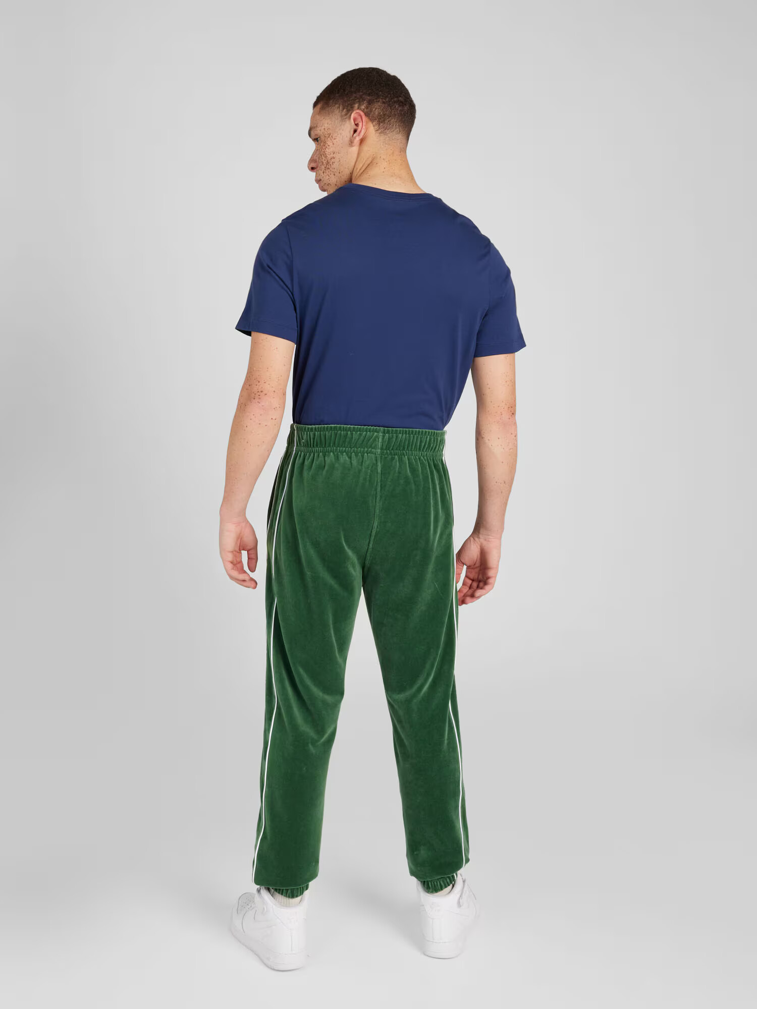 Nike Sportswear Pantaloni 'CLUB' verde / alb - Pled.ro