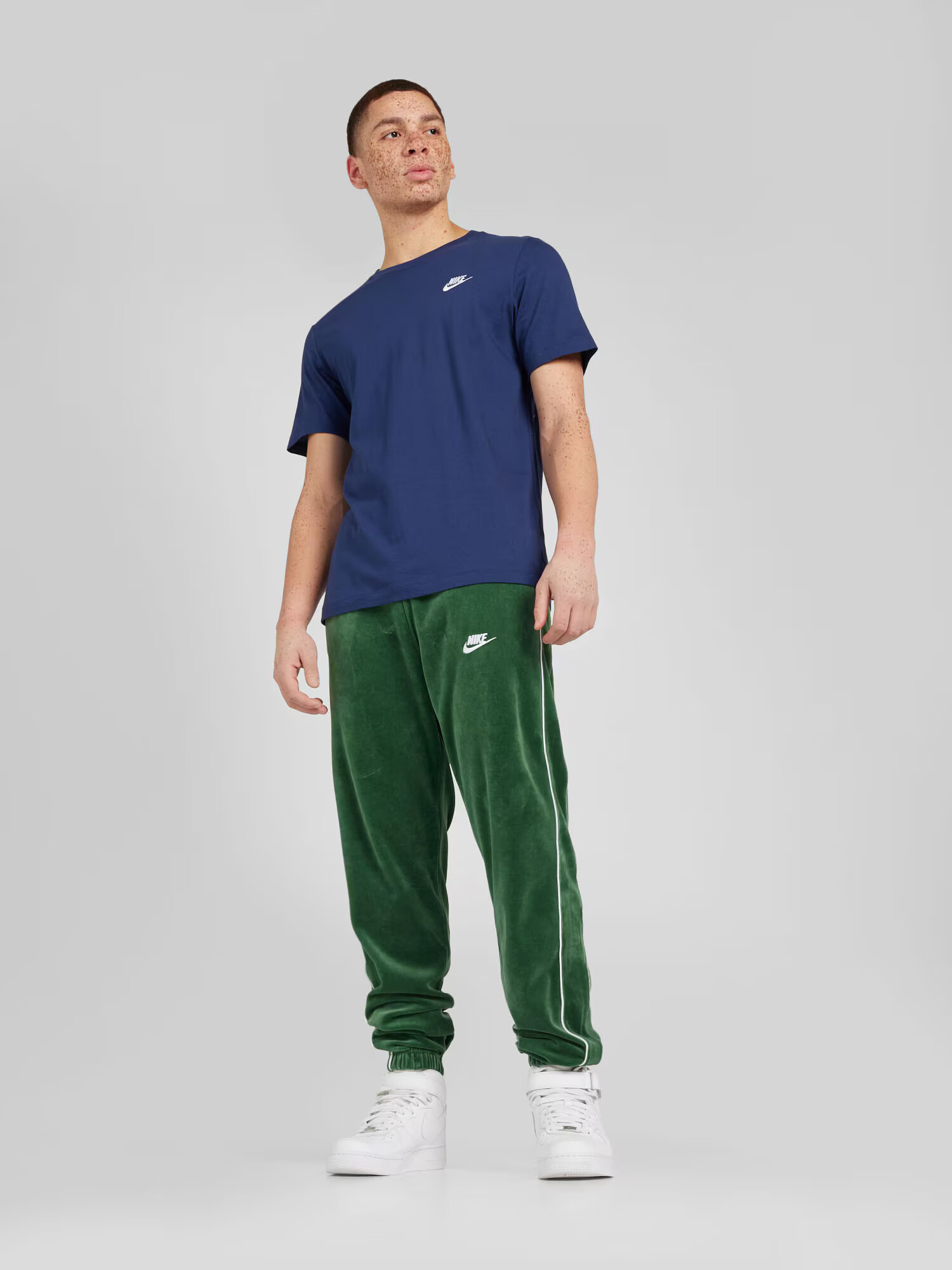 Nike Sportswear Pantaloni 'CLUB' verde / alb - Pled.ro