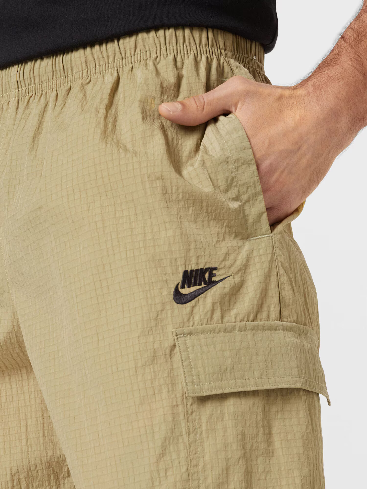 Nike Sportswear Pantaloni cu buzunare maro deschis / negru - Pled.ro