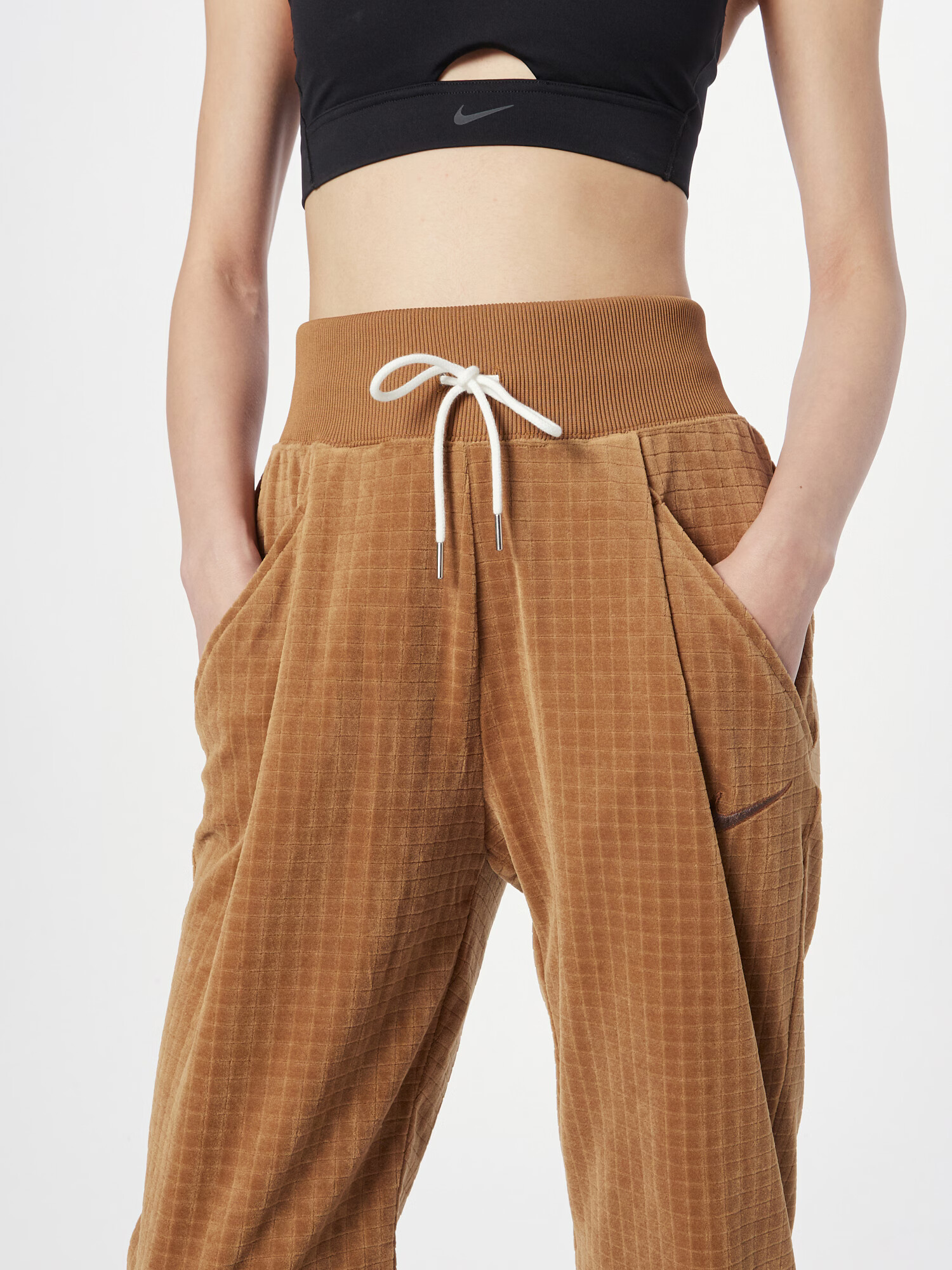 Nike Sportswear Pantaloni cutați maro caramel / maro închis - Pled.ro