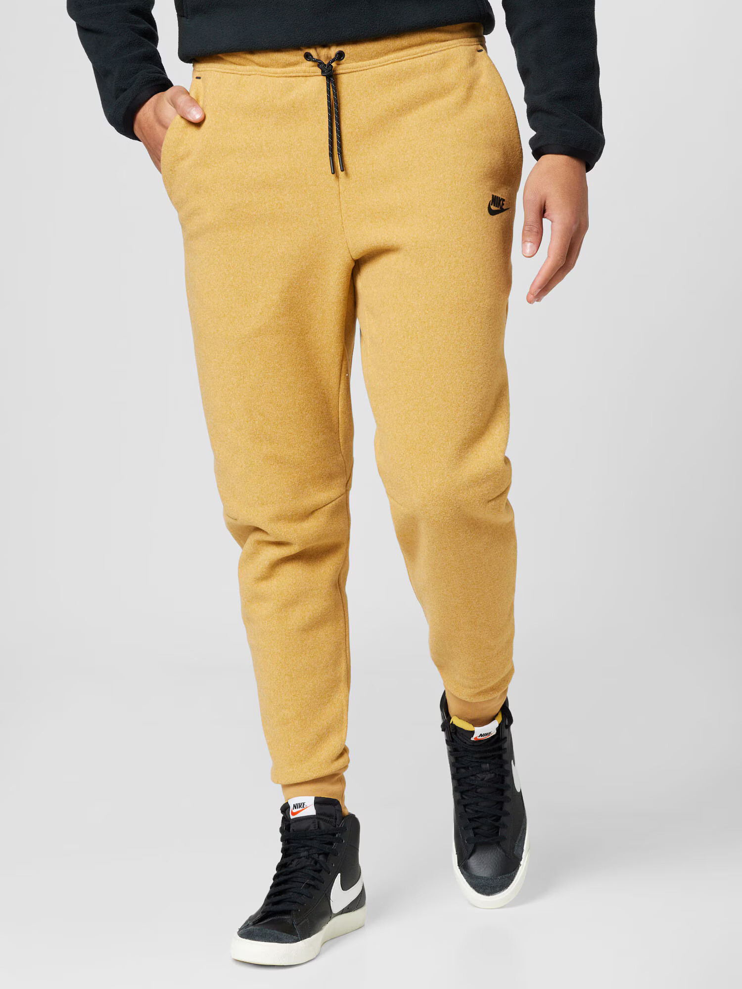 Nike Sportswear Pantaloni galben auriu / negru - Pled.ro