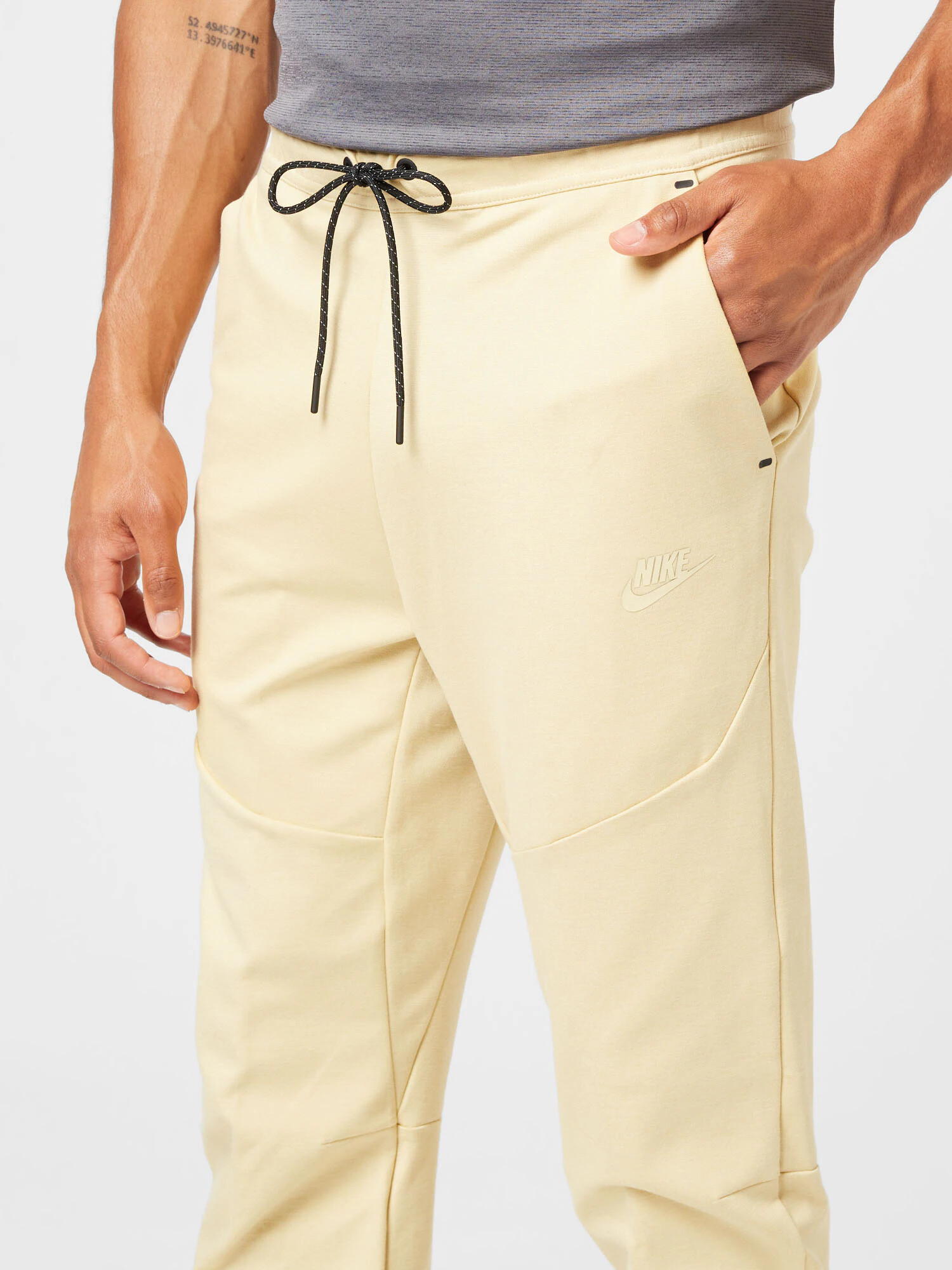 Nike Sportswear Pantaloni galben pastel - Pled.ro