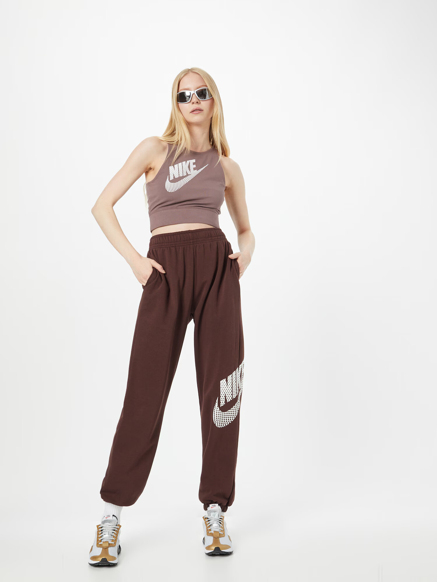 Nike Sportswear Pantaloni ciocolatiu / alb - Pled.ro