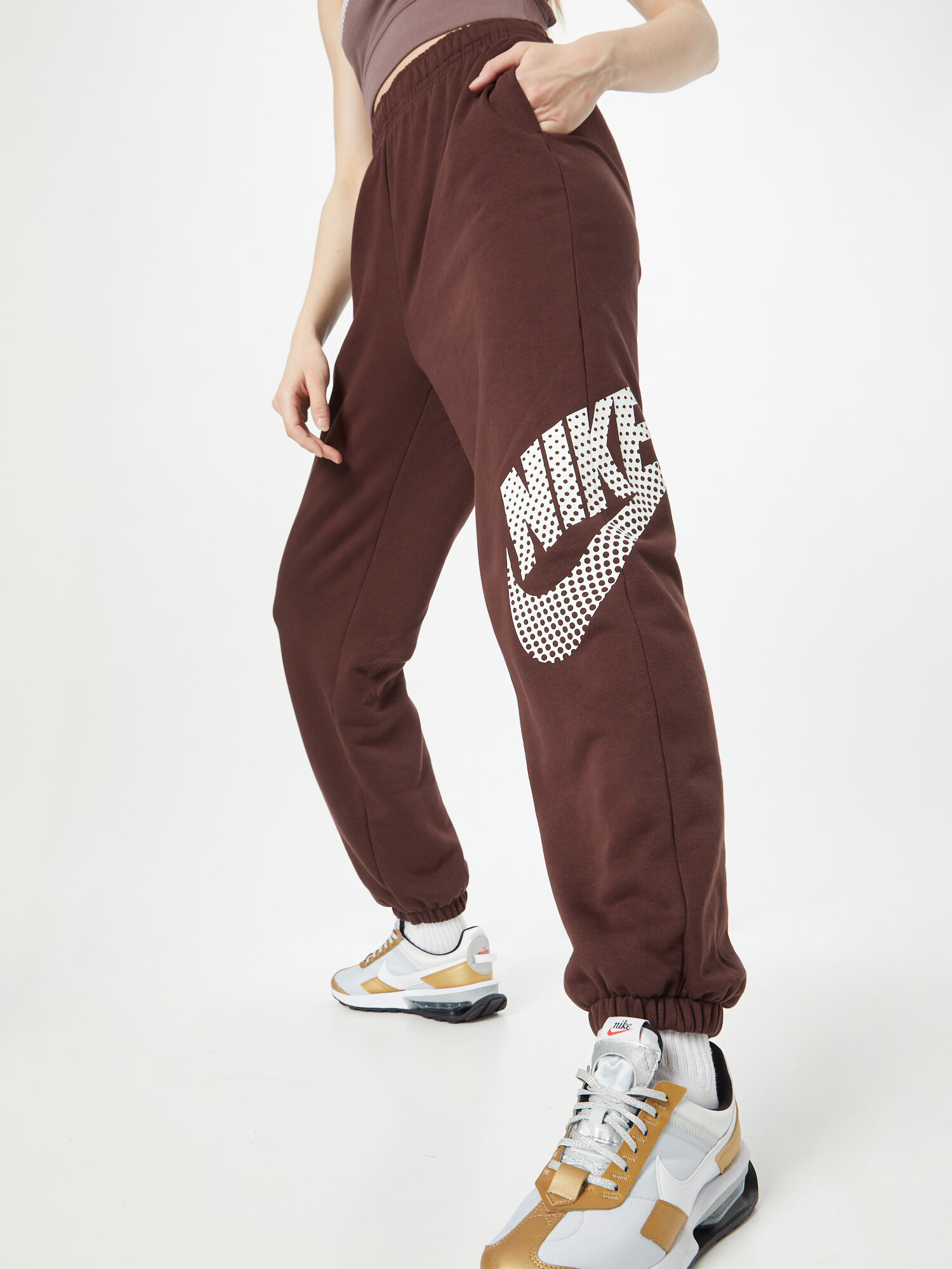 Nike Sportswear Pantaloni ciocolatiu / alb - Pled.ro