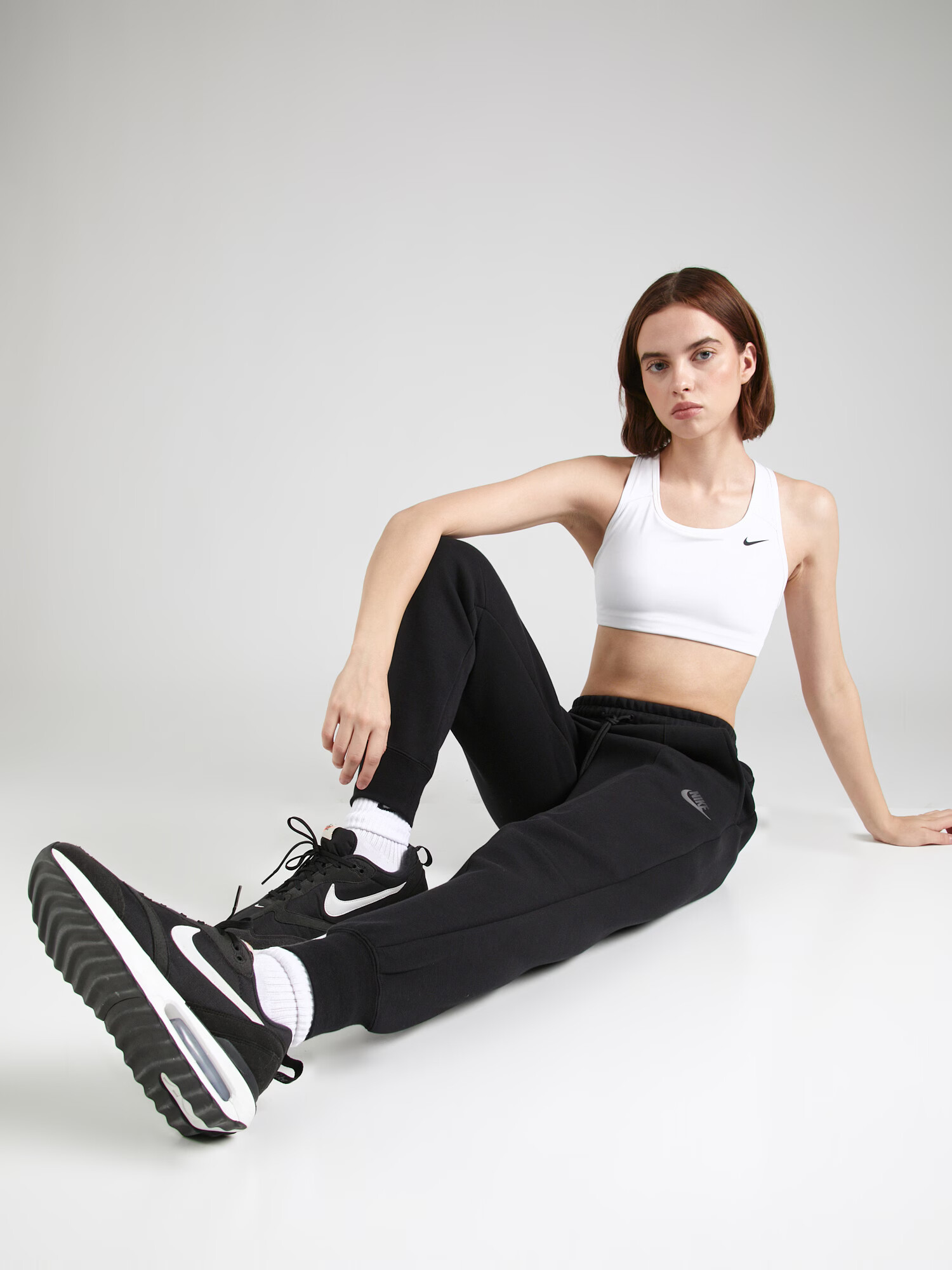 Nike Sportswear Pantaloni negru - Pled.ro