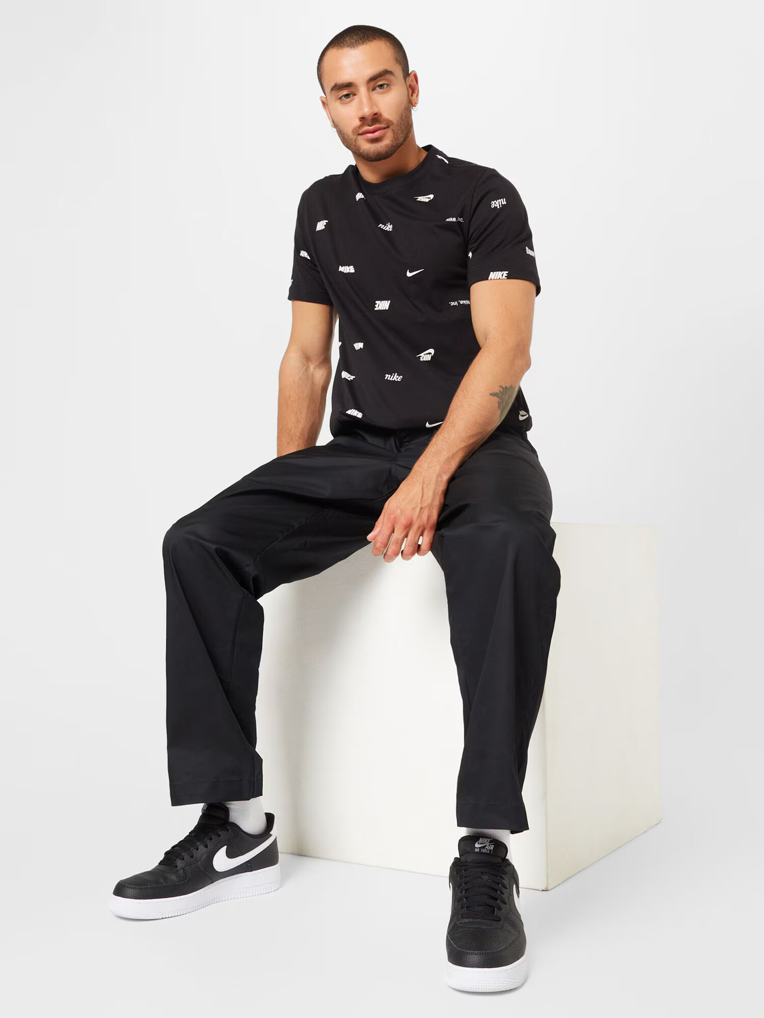 Nike Sportswear Pantaloni 'Club' negru / alb - Pled.ro