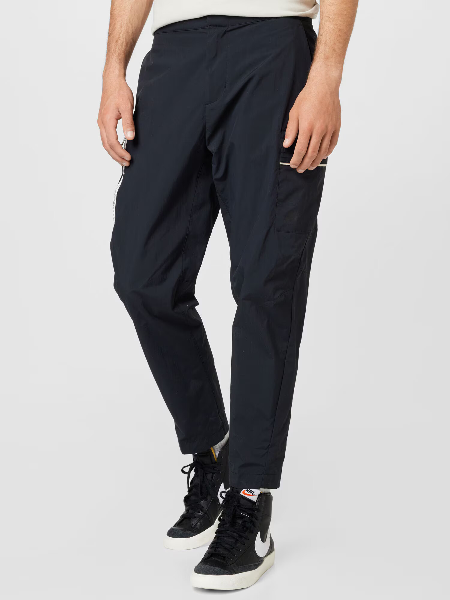 Nike Sportswear Pantaloni cu buzunare negru / alb - Pled.ro