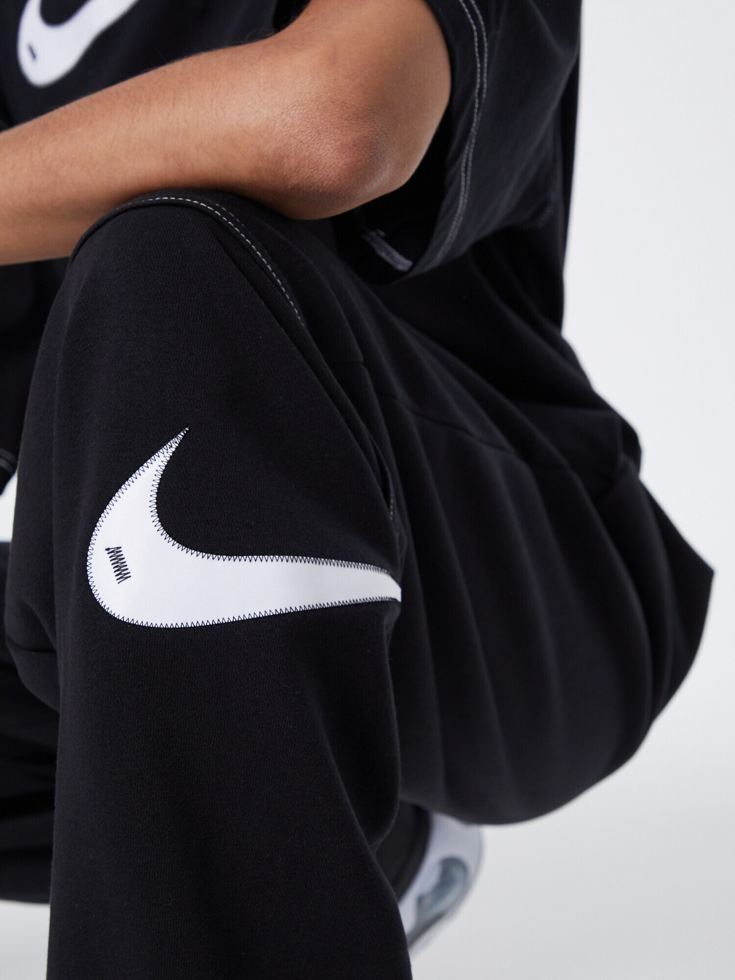 Nike Sportswear Pantaloni negru / alb - Pled.ro