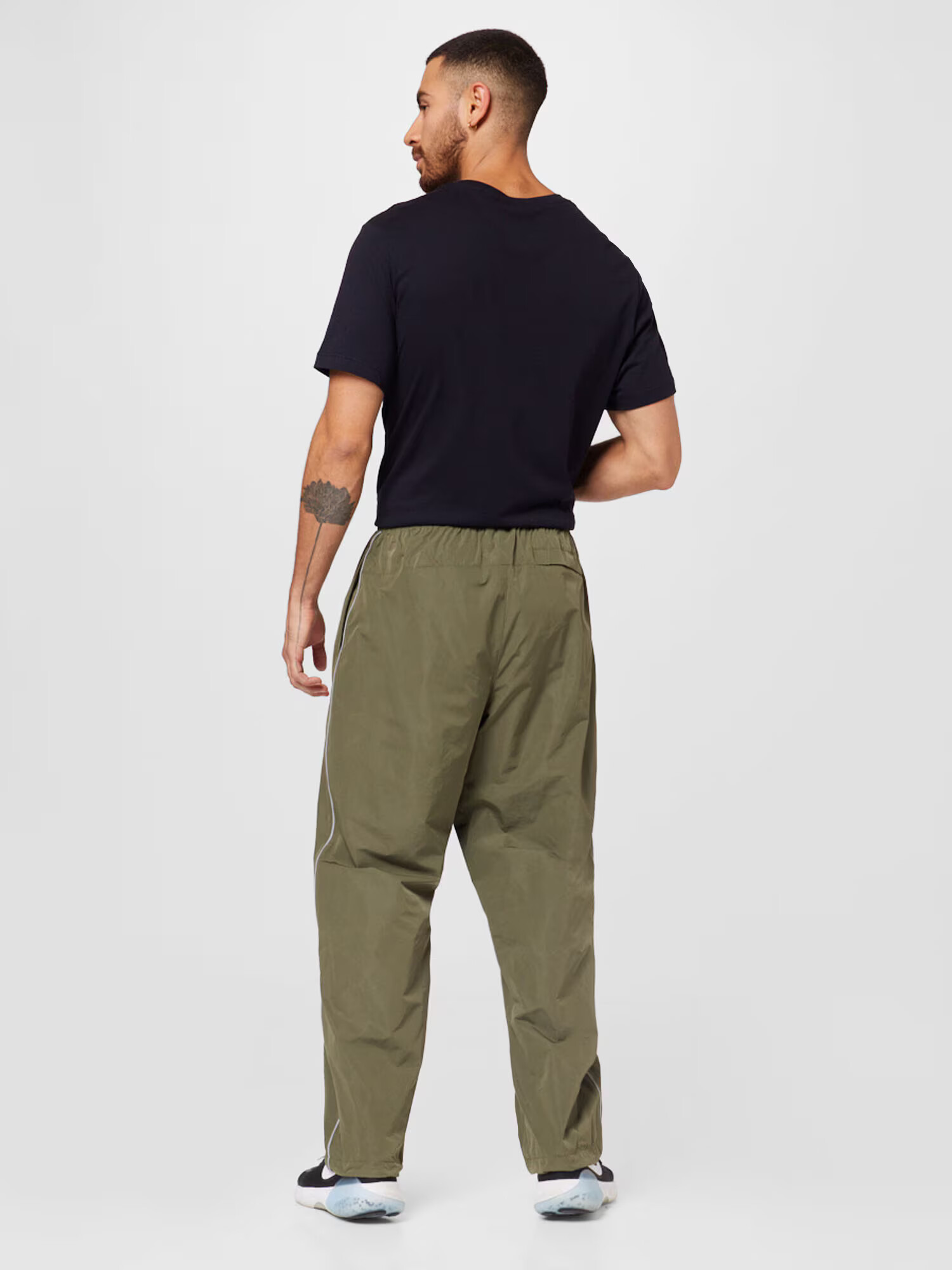 Nike Sportswear Pantaloni oliv - Pled.ro