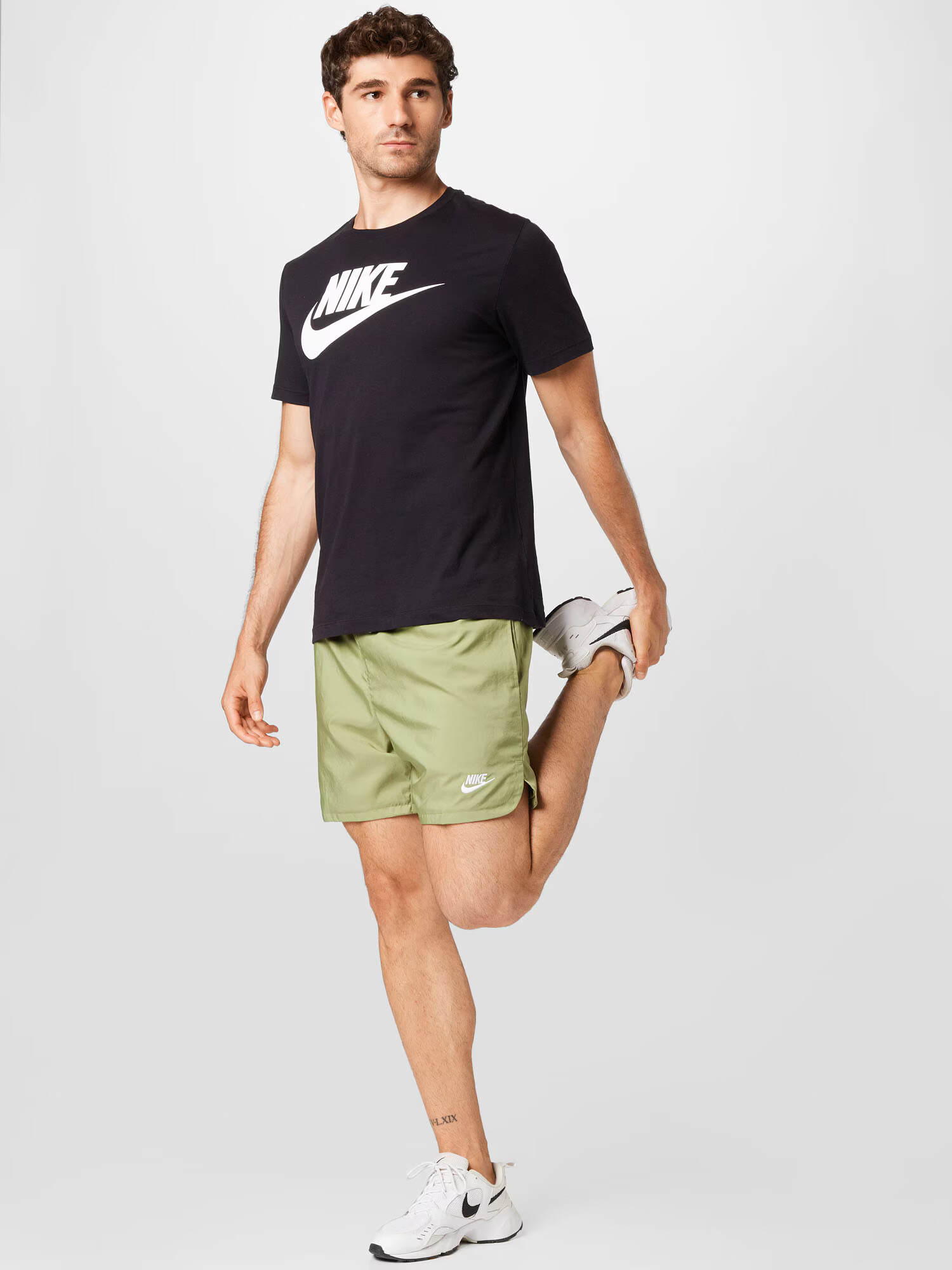 Nike Sportswear Pantaloni oliv / alb - Pled.ro