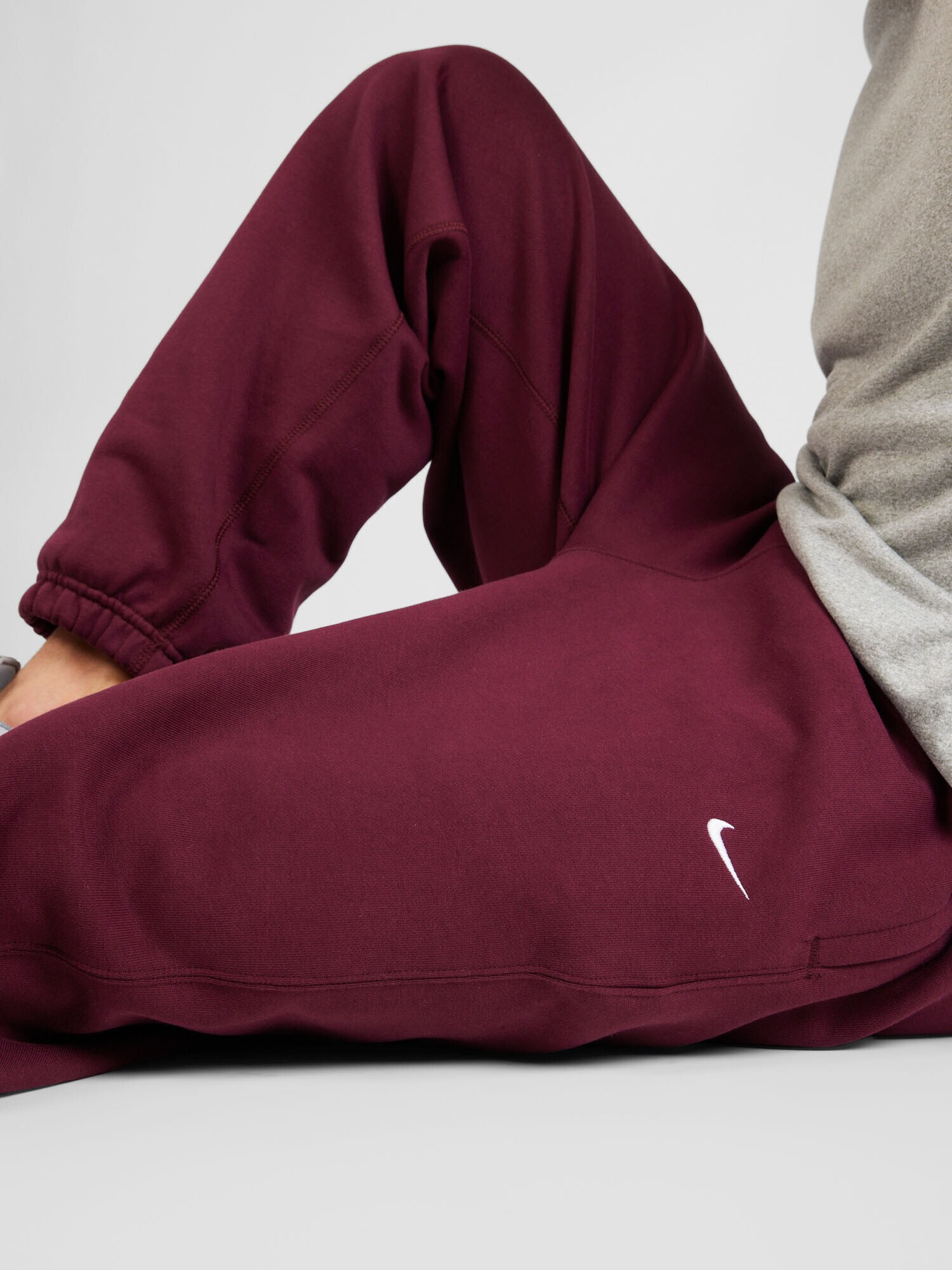 Nike Sportswear Pantaloni 'Swoosh' roșu burgundy / alb - Pled.ro